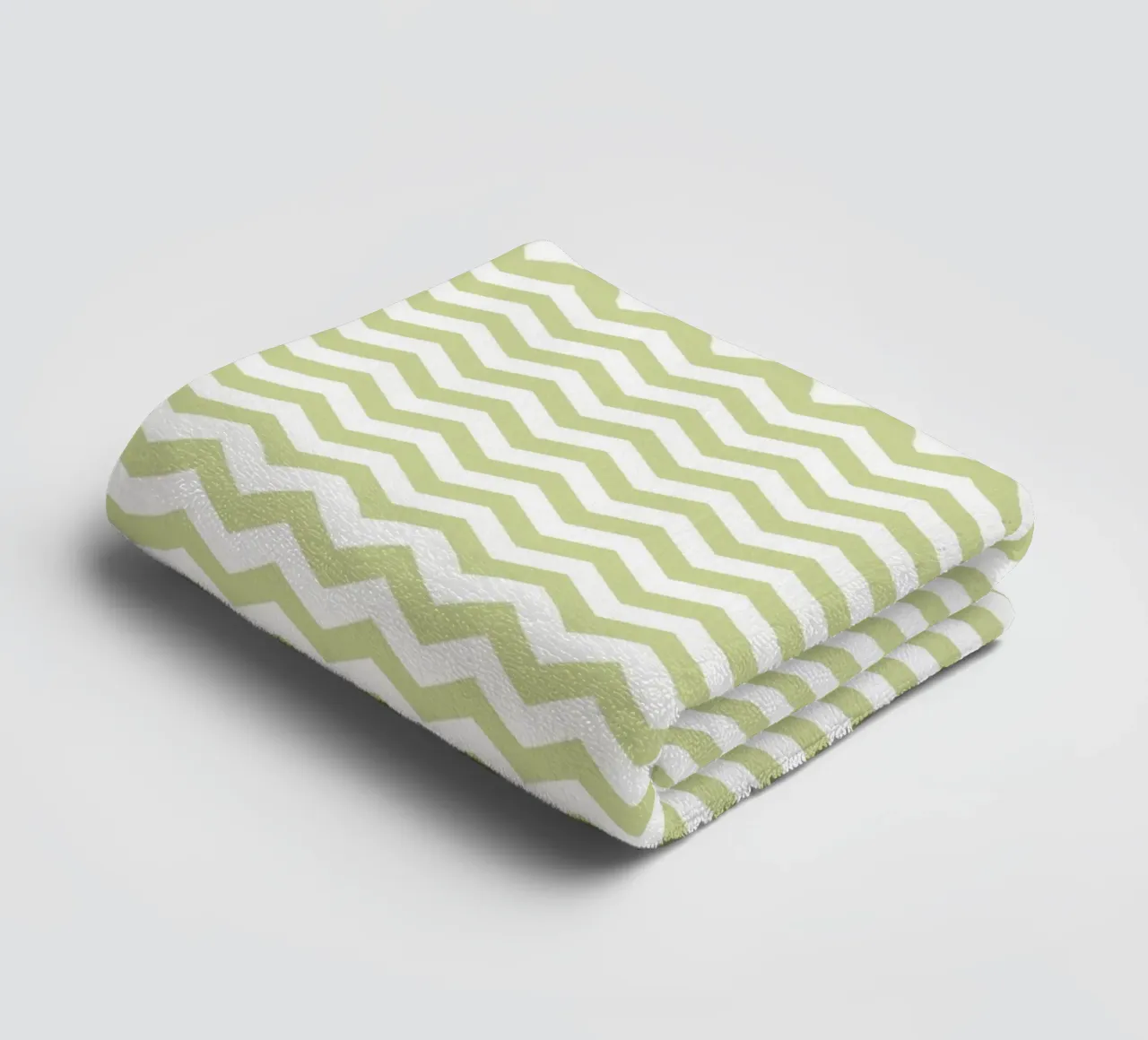 Minimal Chic Basic Standard Chevron | Bianco e verde pastello asciugamano da bagno da Beauty in Simplicity