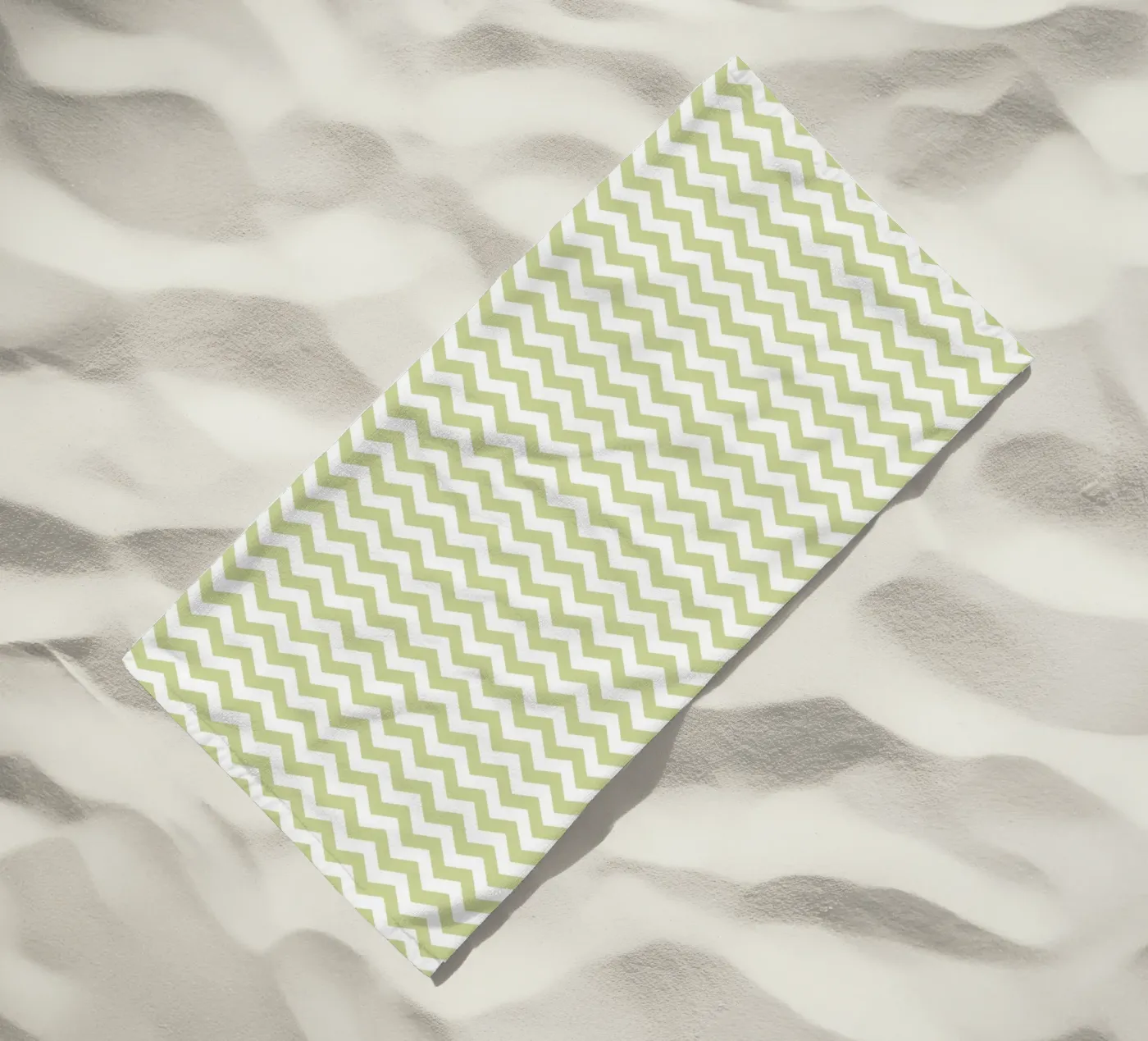 Minimal Chic Basic Standard Chevron | Bianco e verde pastello telo mare da Beauty in Simplicity