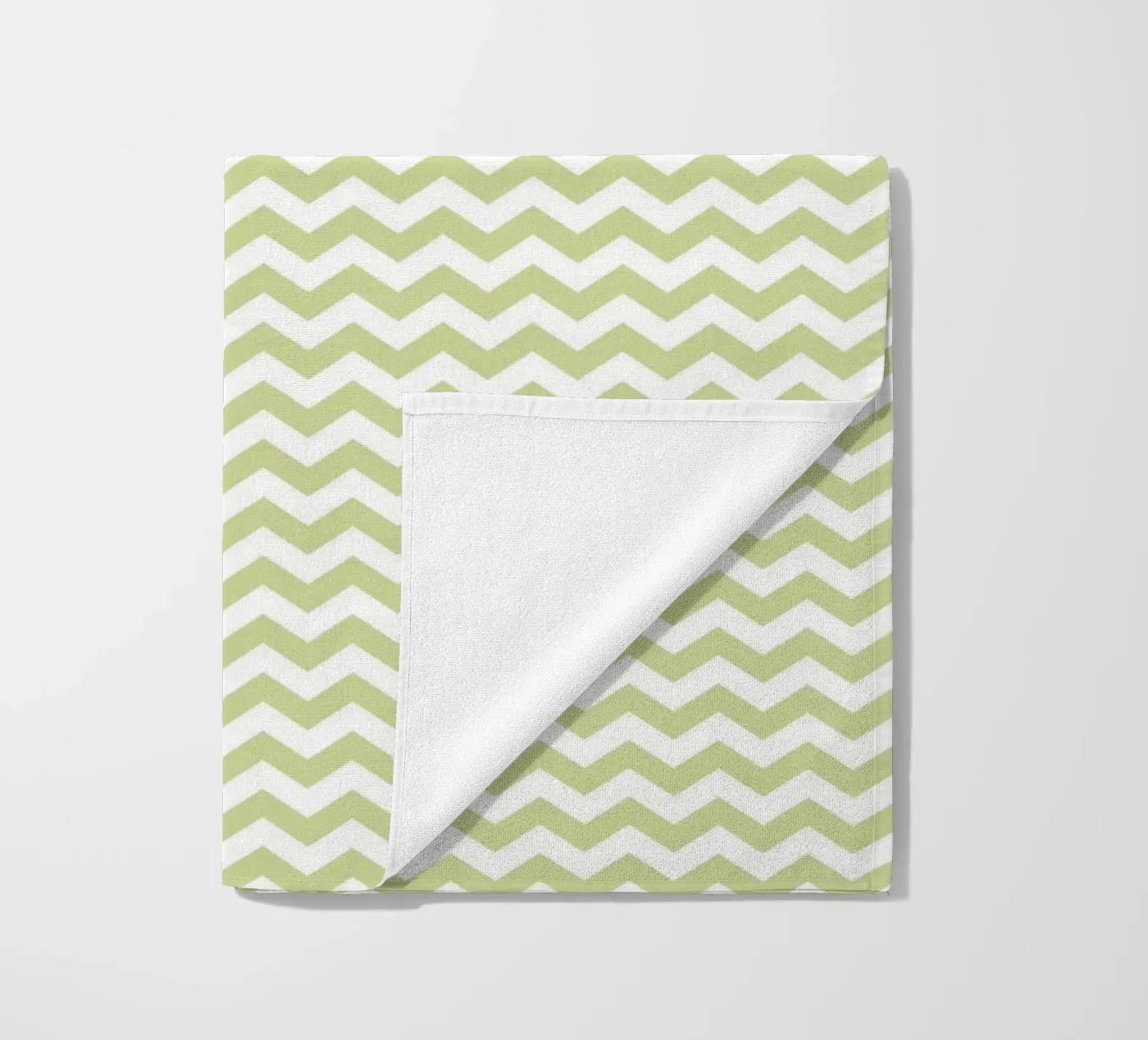 Minimal Chic Basic Standard Chevron | Bianco e verde pastello telo mare da Beauty in Simplicity