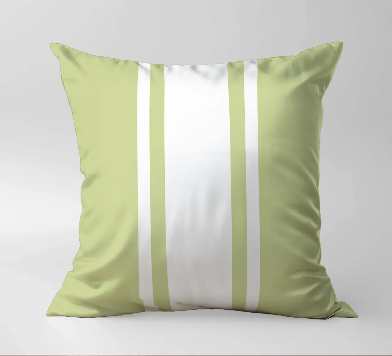 Basic Chic Scandi a righe centrate 1 | Bianco su verde tenue cuscino da Beauty in Simplicity