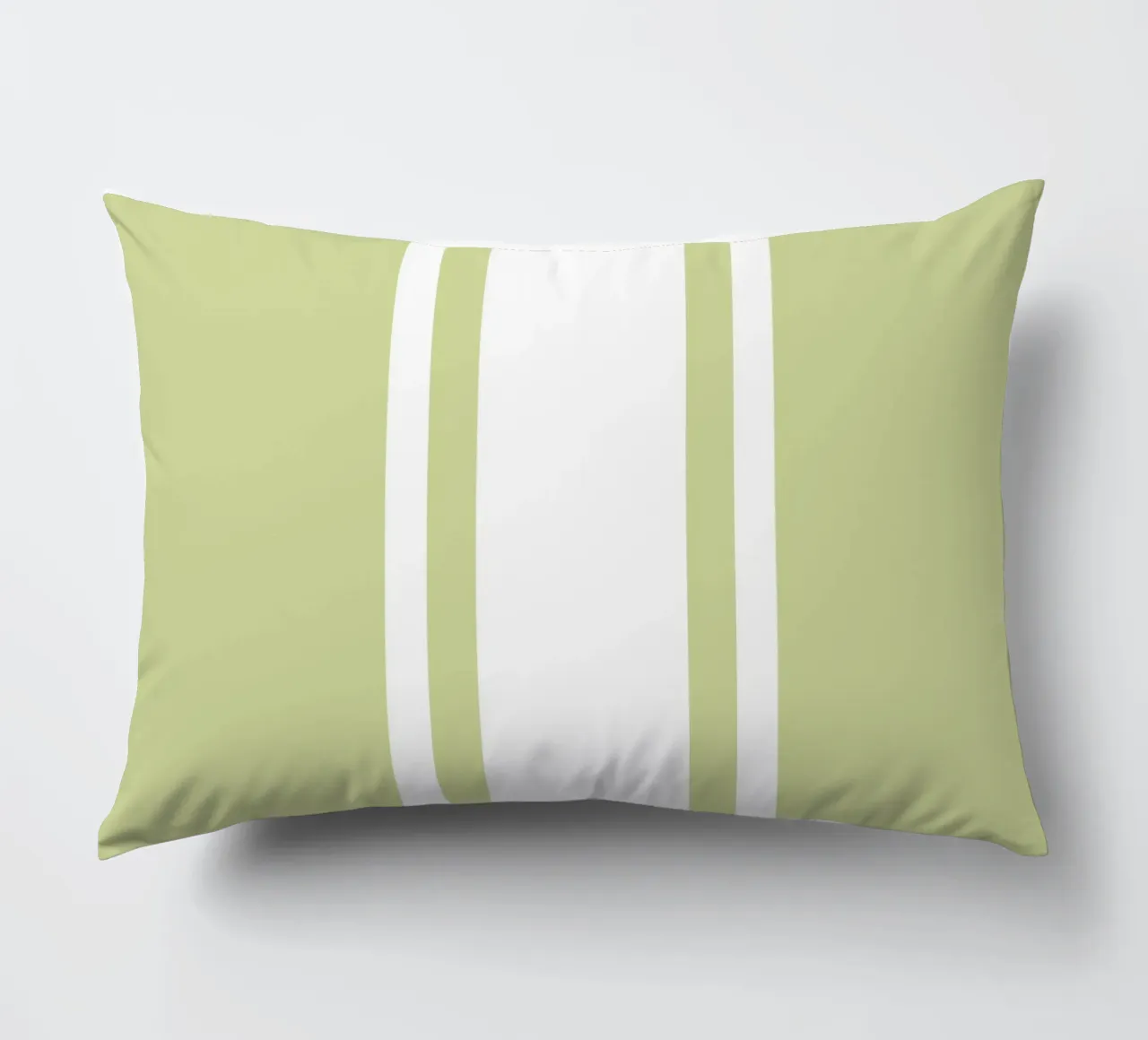 Basic Chic Scandi a righe centrate 1 | Bianco su verde tenue cuscino da Beauty in Simplicity
