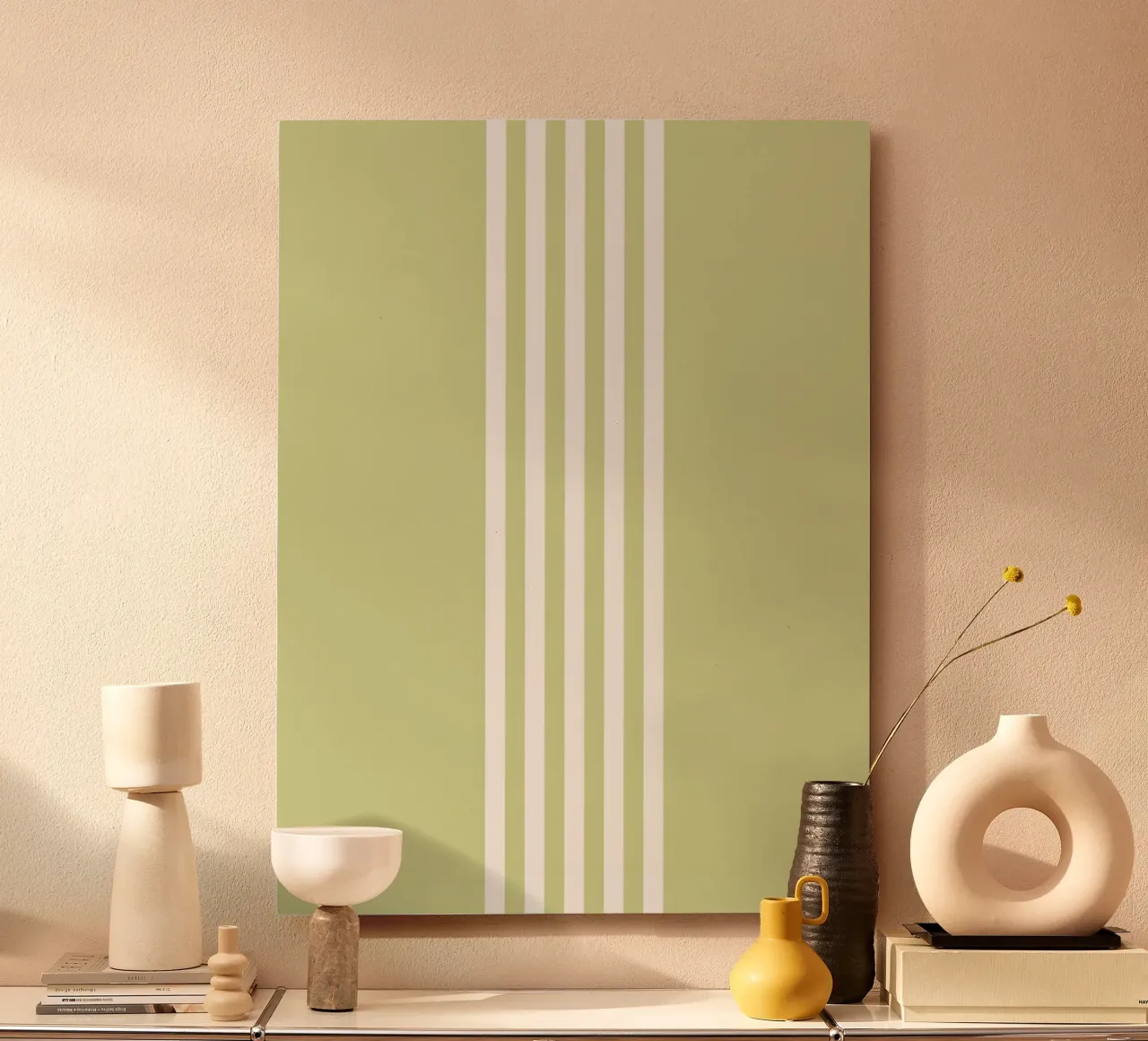 Strisce centrate Basic Scandi Chic 2 | Bianco su verde pastello alluminio dibond da Beauty in Simplicity