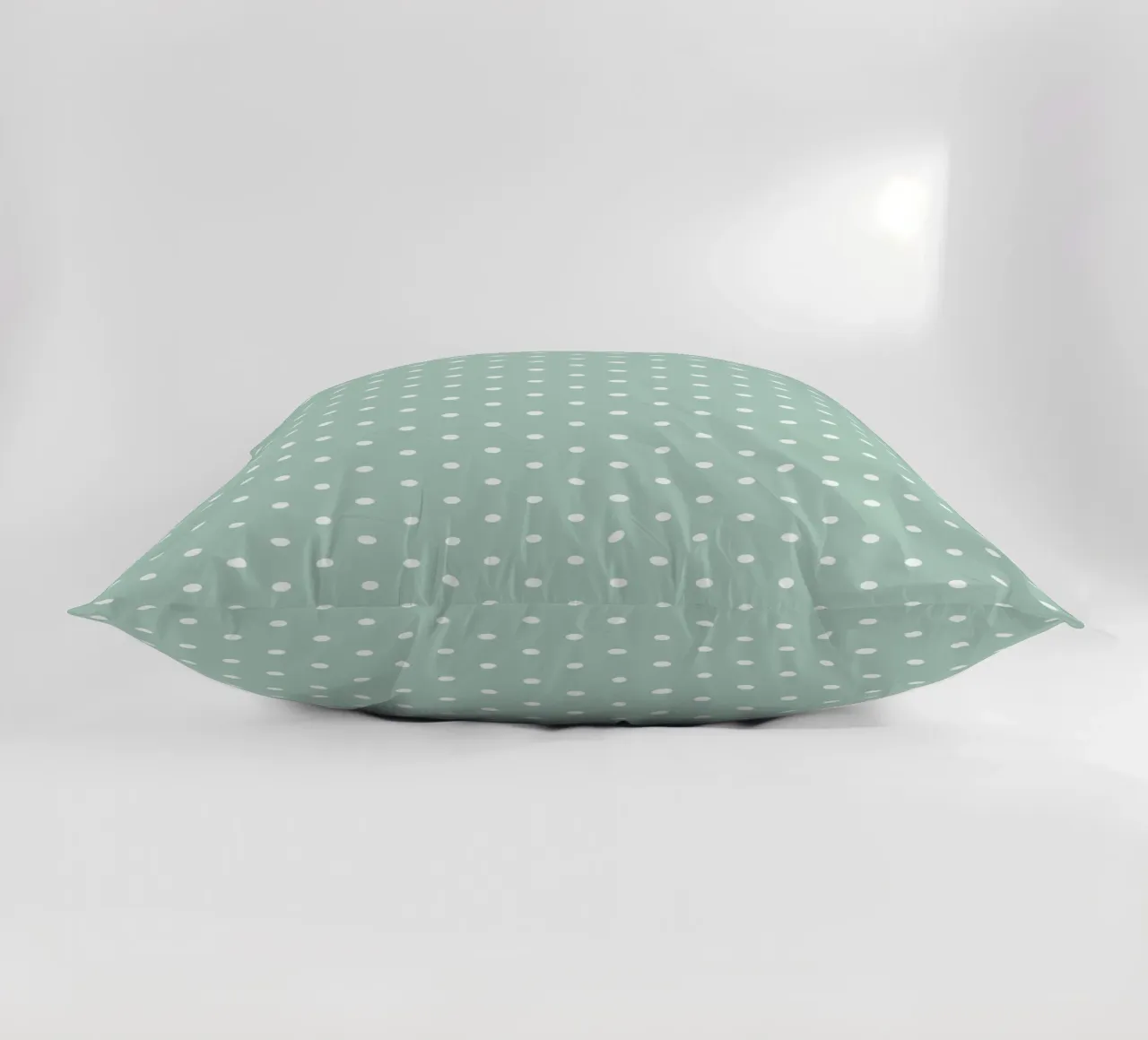 Minimal Chic Basic Classic Polka Dots | Bianco su Blu Verde cuscino da Beauty in Simplicity