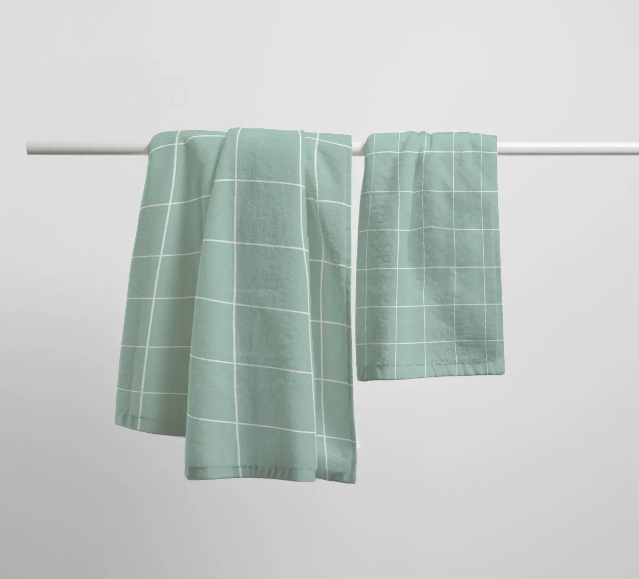 Minimal Basic Klassiek Groot Raster | Wit op Lichtblauw Groen badhanddoek van Beauty in Simplicity