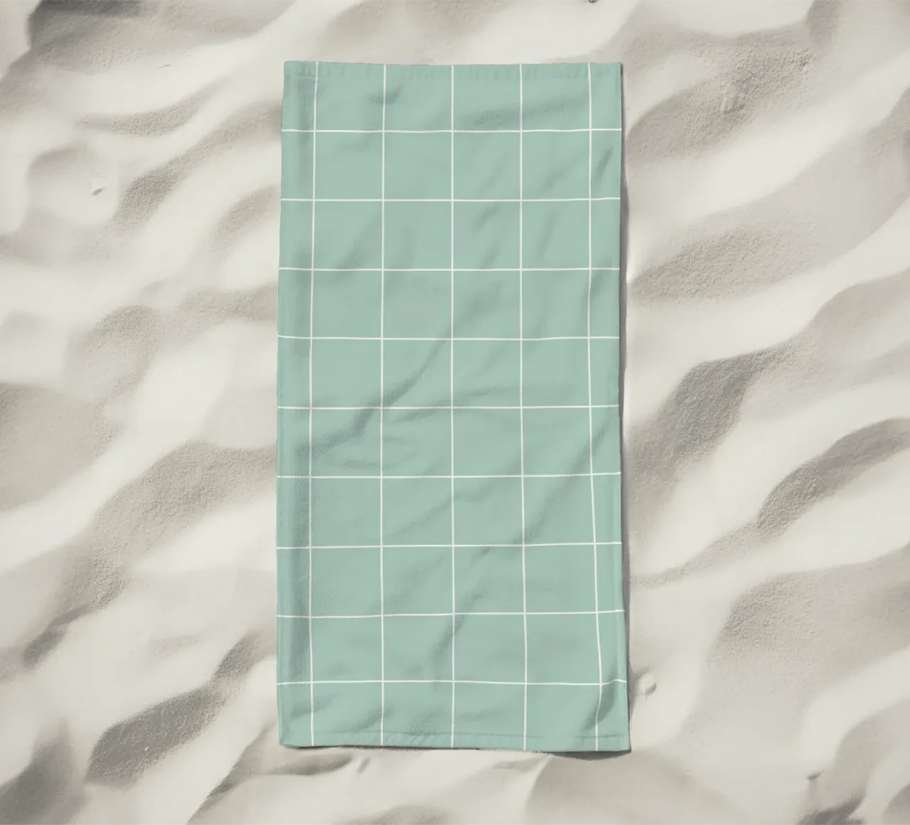Minimal Basic Klassiek Groot Raster | Wit op Lichtblauw Groen strandhanddoek van Beauty in Simplicity