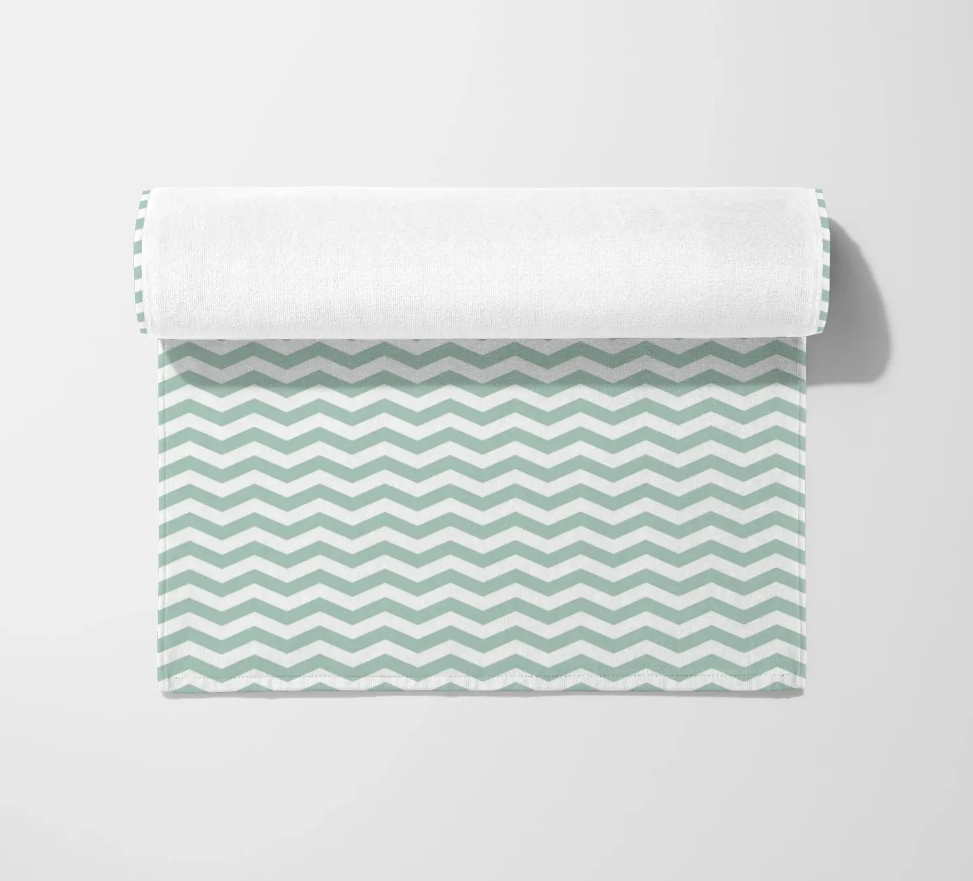 Minimal Chic Basic Chevron | Bianco e Verde Blu Soft telo mare da Beauty in Simplicity