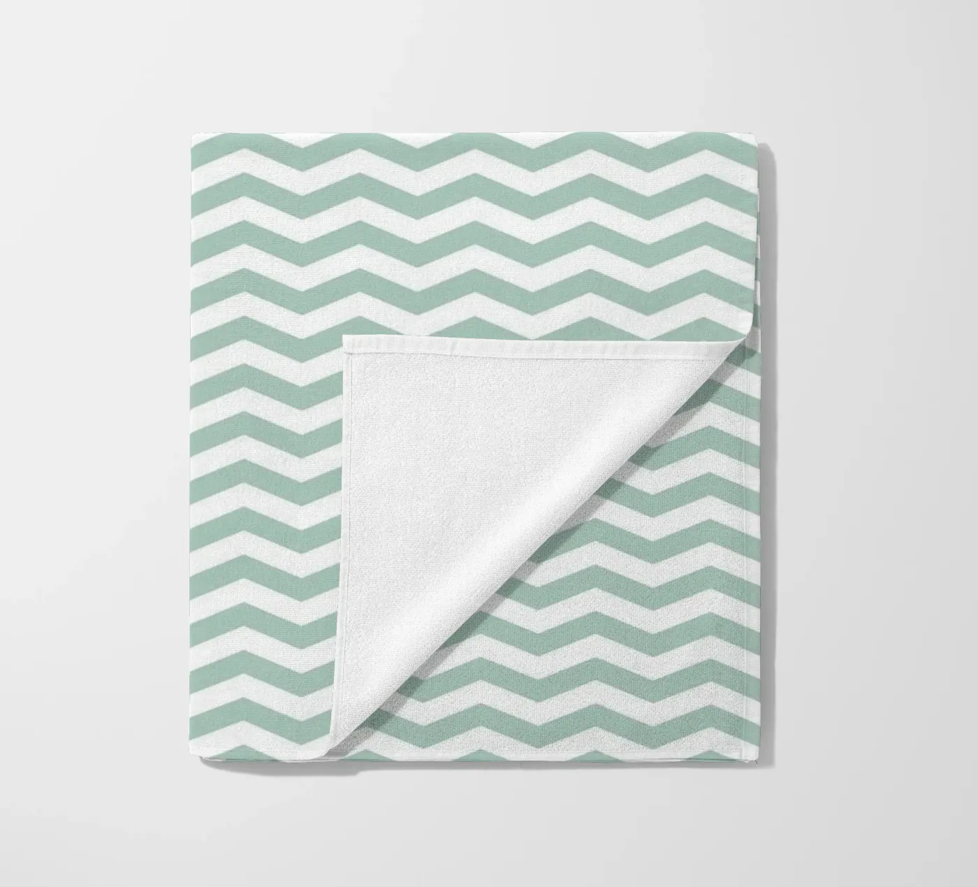 Minimal Chic Basic Chevron | Bianco e Verde Blu Soft telo mare da Beauty in Simplicity