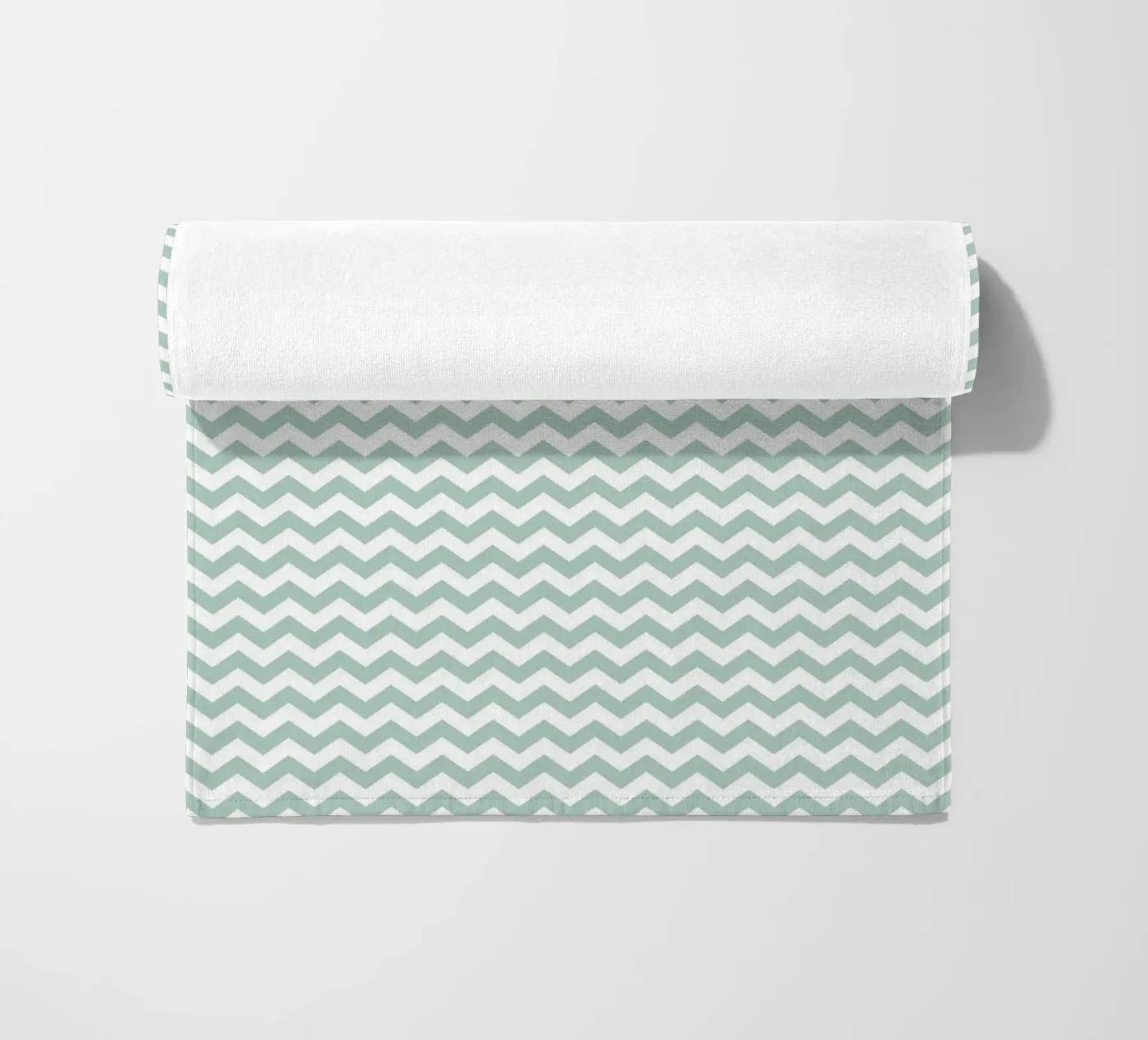 Minimal Chic Basic Chevron | Bianco e Verde Blu Soft telo mare da Beauty in Simplicity
