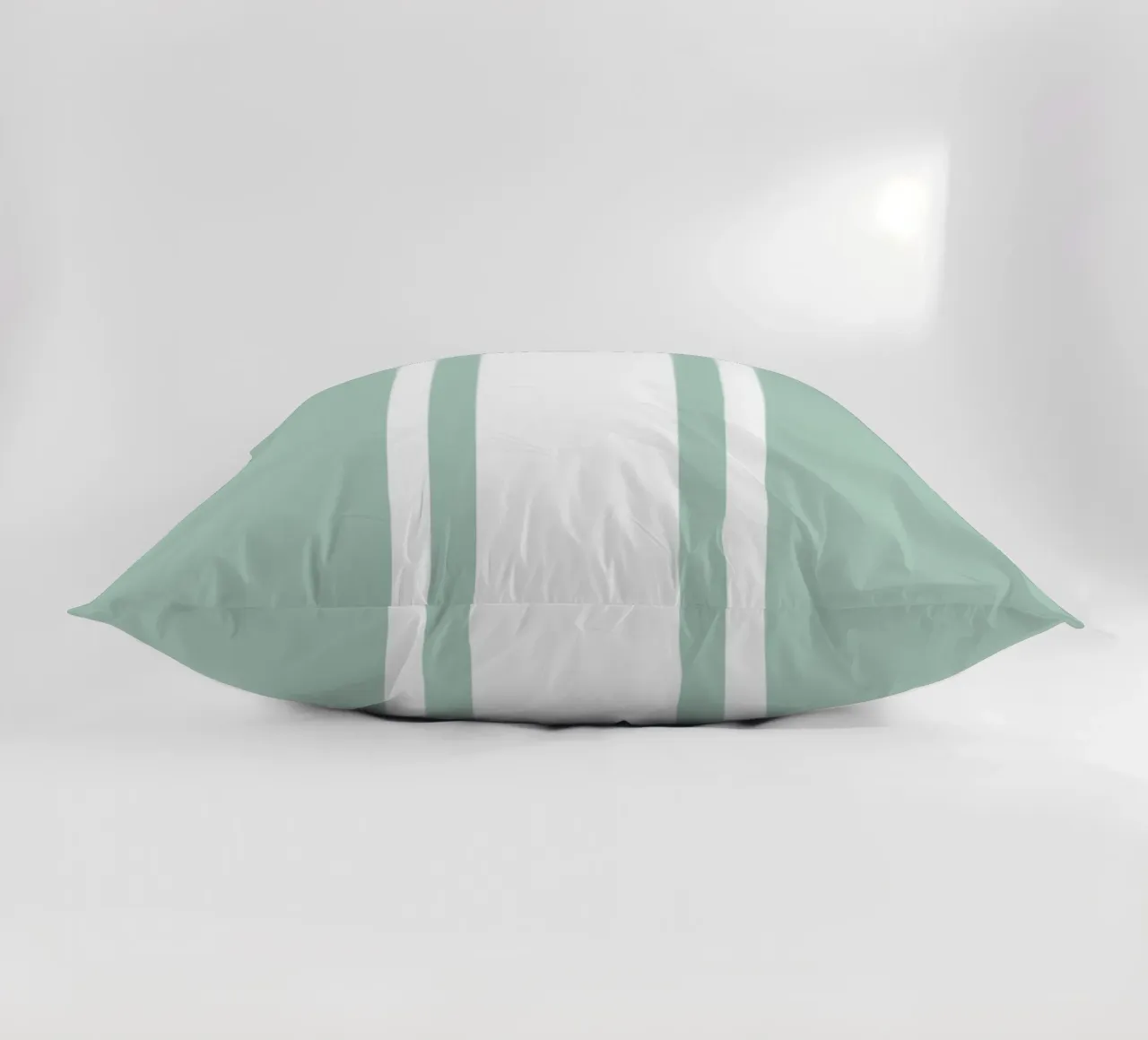 Strisce centrate Basic Scandi 1 | Bianco su blu morbido verde cuscino da Beauty in Simplicity