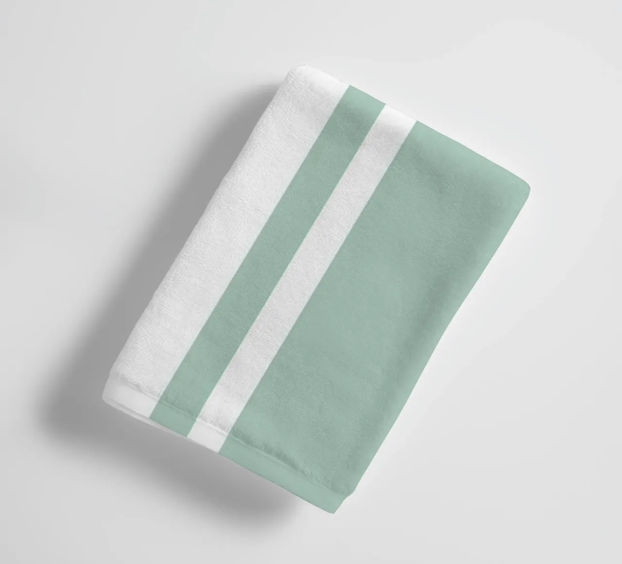 Basis Scandi Centered Stripes 1 | Wit op Zacht Blauw Groen badhanddoek van Beauty in Simplicity