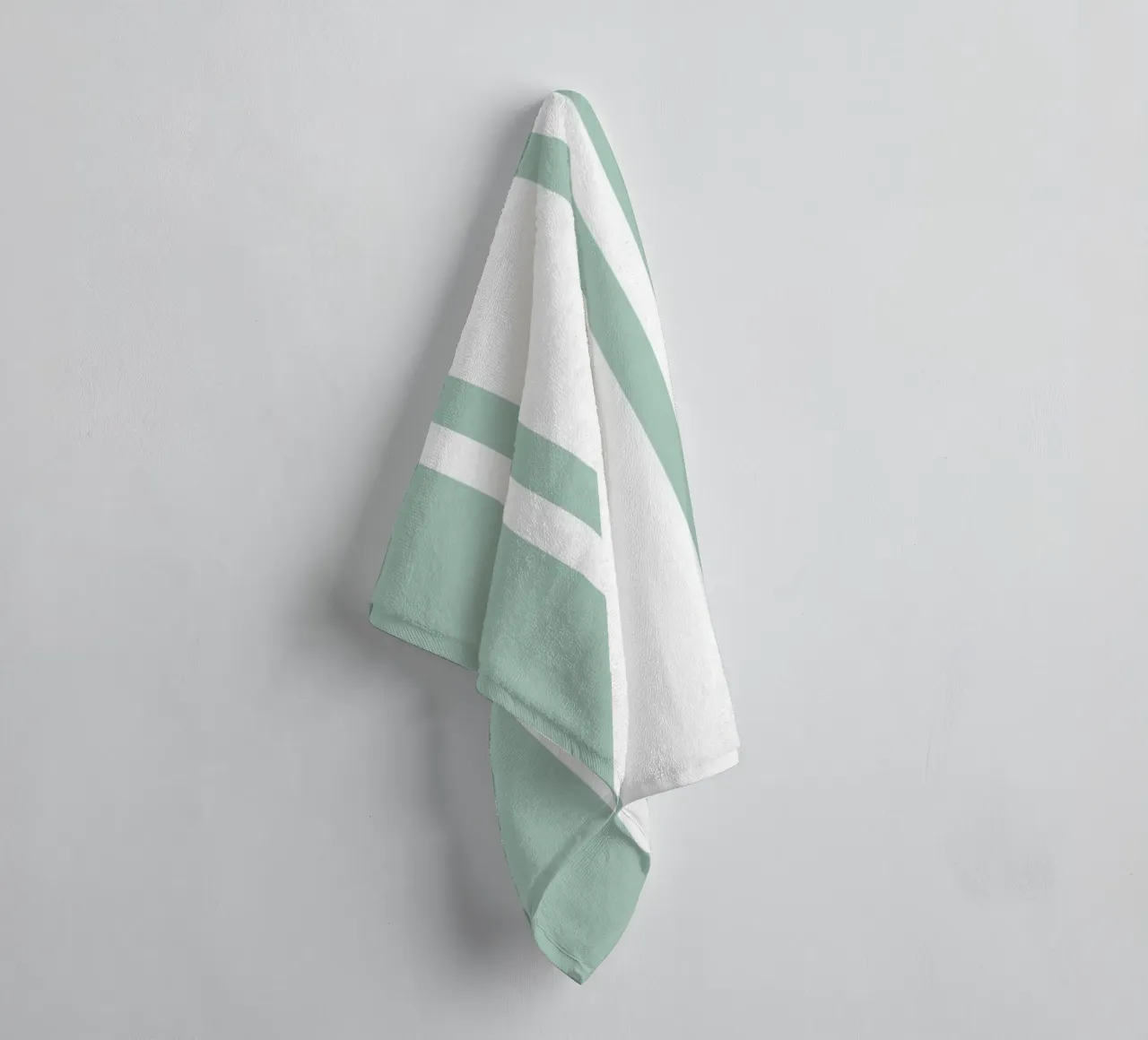Basis Scandi Centered Stripes 1 | Wit op Zacht Blauw Groen badhanddoek van Beauty in Simplicity