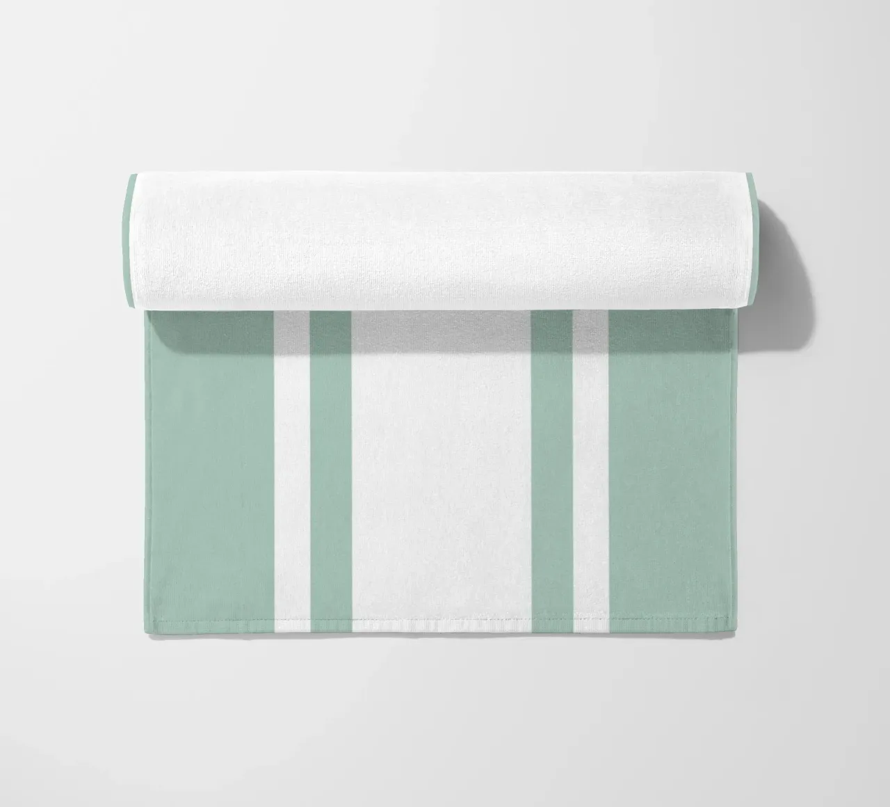 Strisce centrate Basic Scandi 1 | Bianco su blu morbido verde telo mare da Beauty in Simplicity