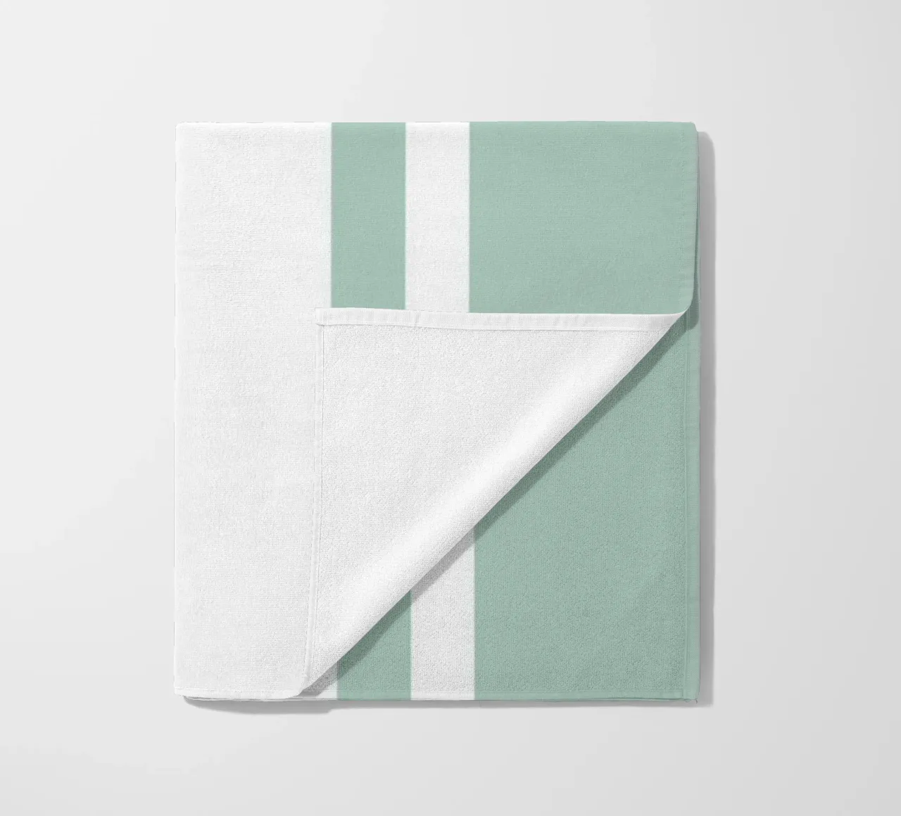 Strisce centrate Basic Scandi 1 | Bianco su blu morbido verde telo mare da Beauty in Simplicity