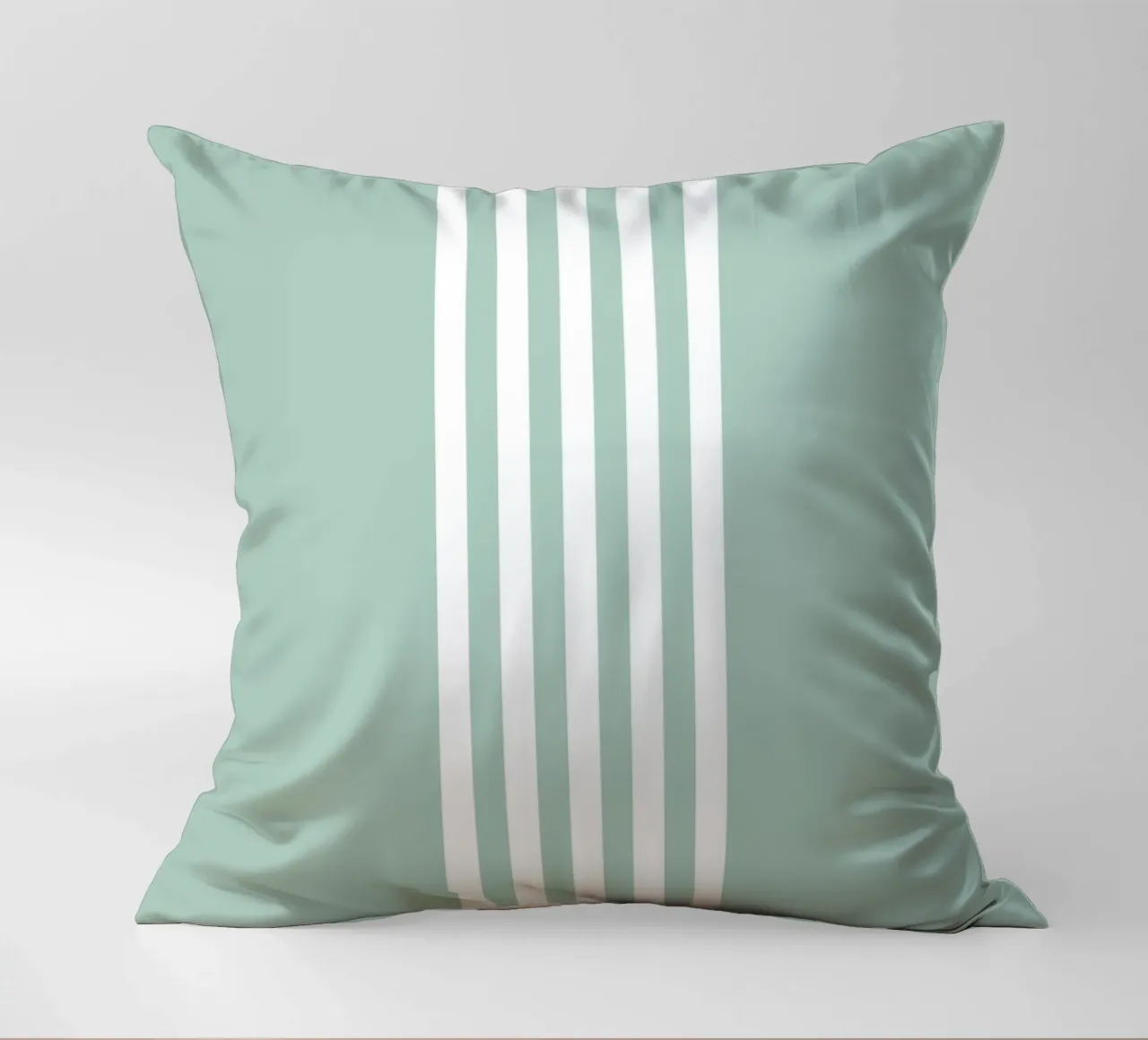 Strisce centrate Basic Scandi 2 | Bianco su blu morbido verde cuscino da Beauty in Simplicity