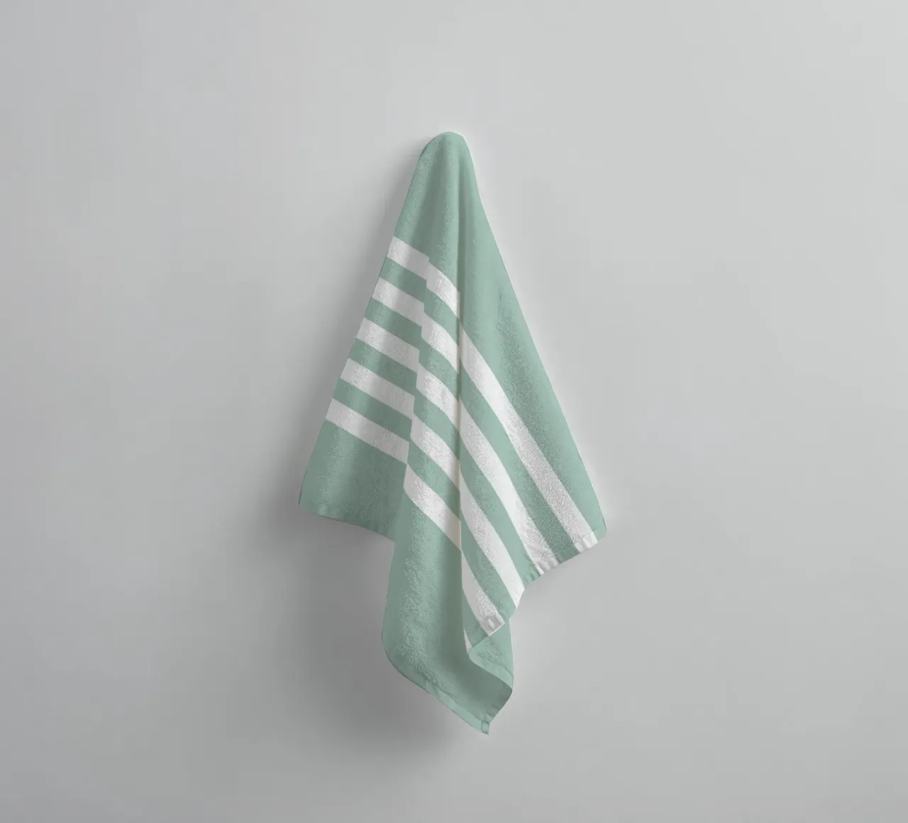 Basis Scandi Centered Stripes 2 | Wit op Zacht Blauw Groen badhanddoek van Beauty in Simplicity