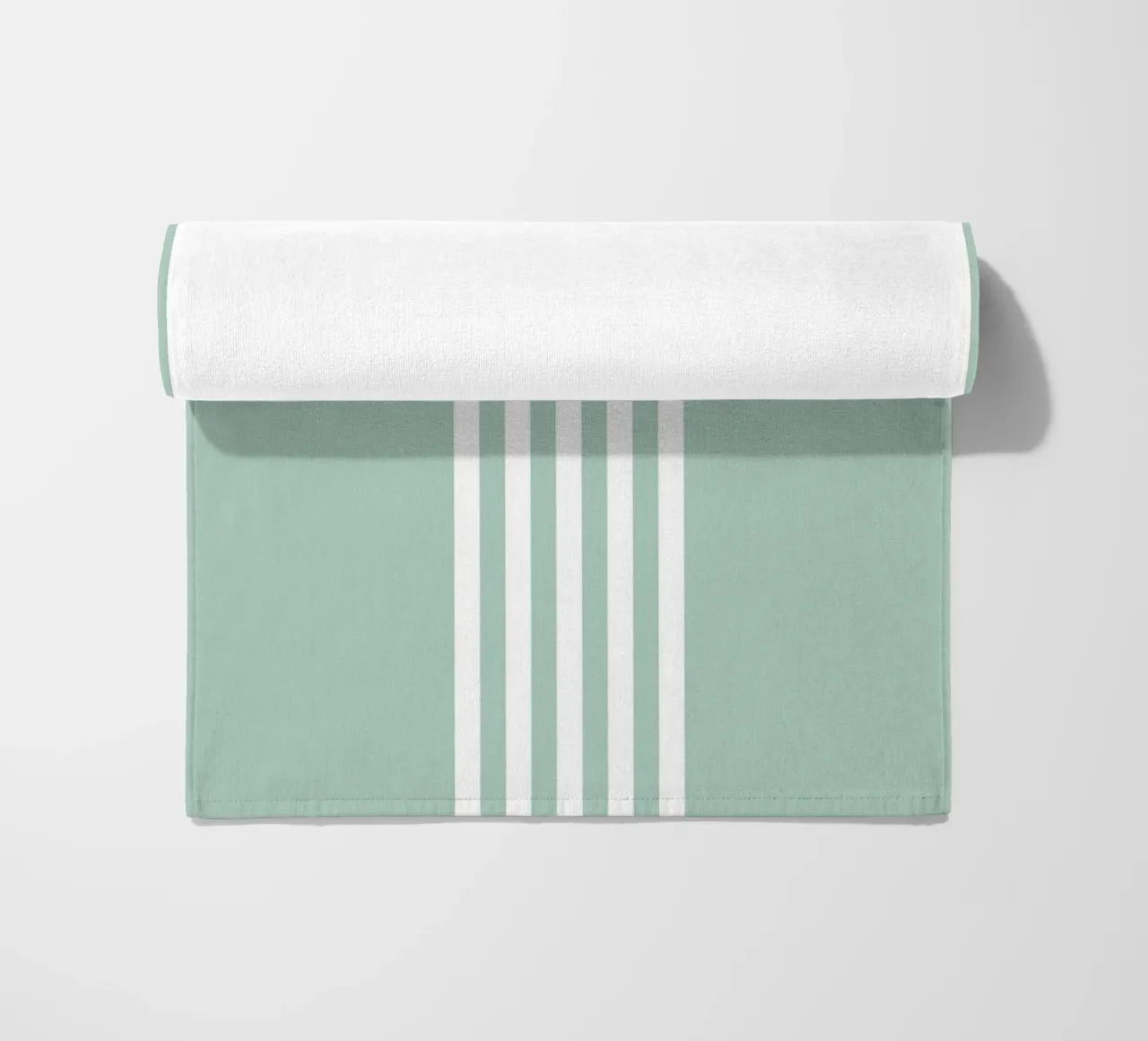 Strisce centrate Basic Scandi 2 | Bianco su blu morbido verde telo mare da Beauty in Simplicity
