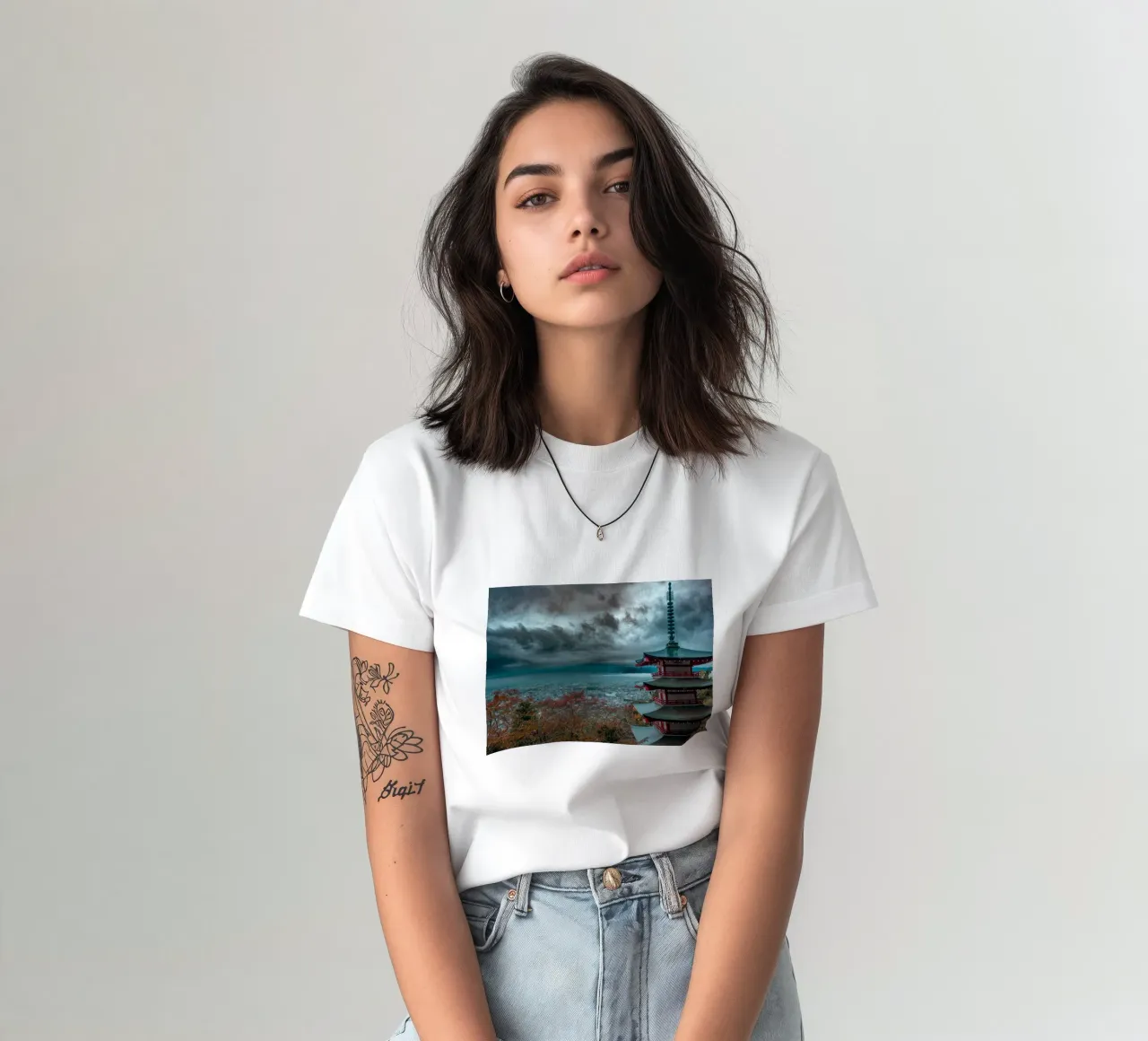 Pagoda Chureito a Fujiyoshida, Giappone t-shirt da Marcel Bisig