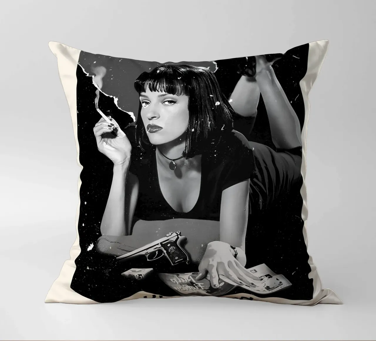Pulp Fiction cuscino da FreeArtStudio