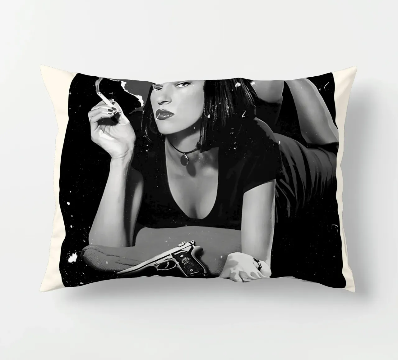 Pulp Fiction cuscino da FreeArtStudio