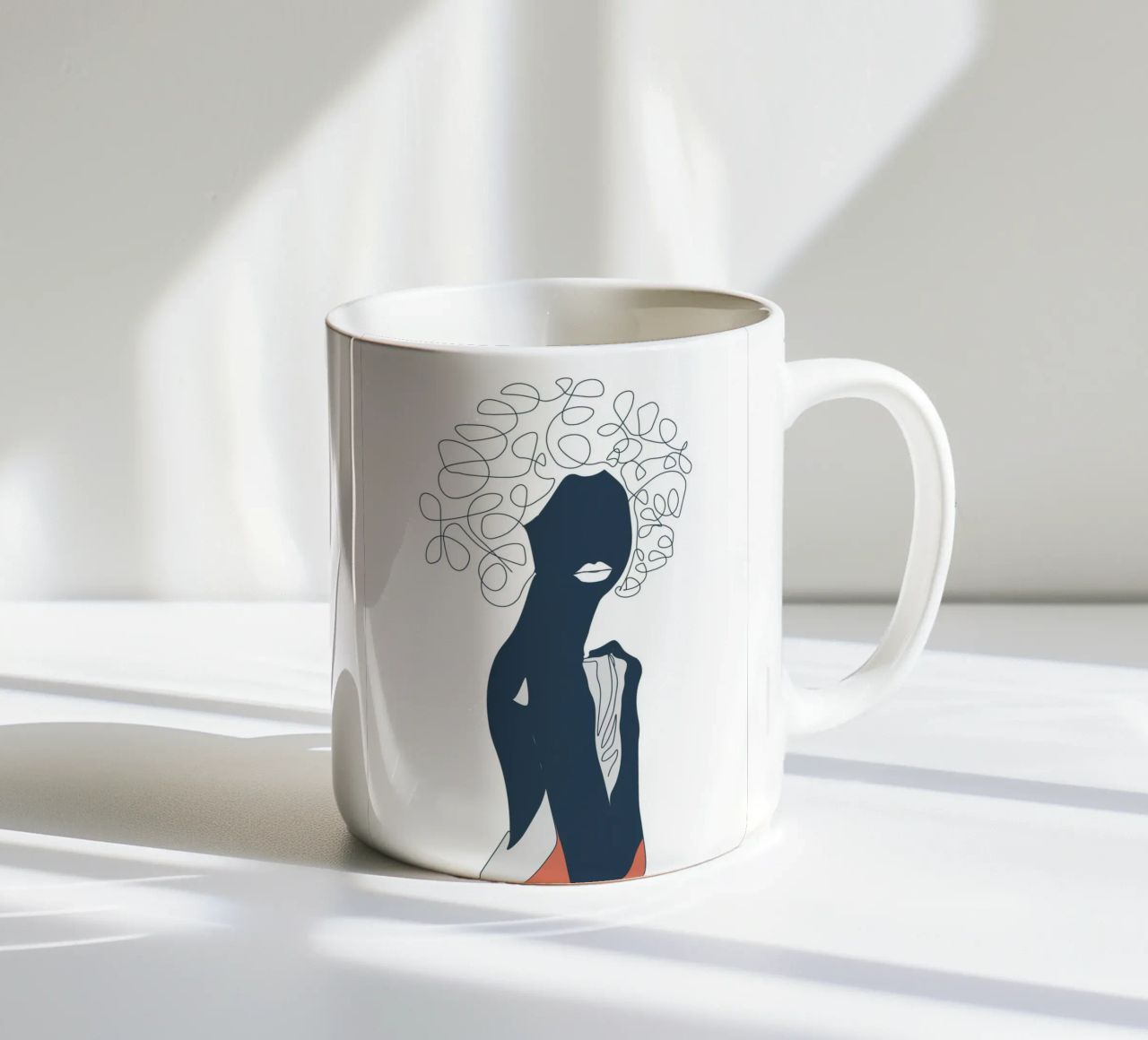 Donna africana linea minimal tazza in ceramica da Urban Art Draw