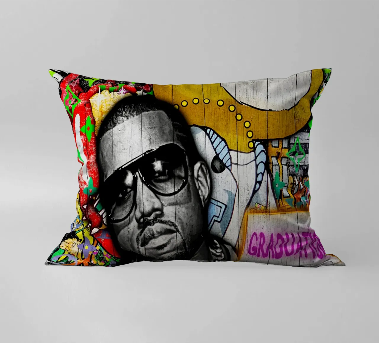 Pop Art kanye west Graduation cuscino da FreeArtStudio