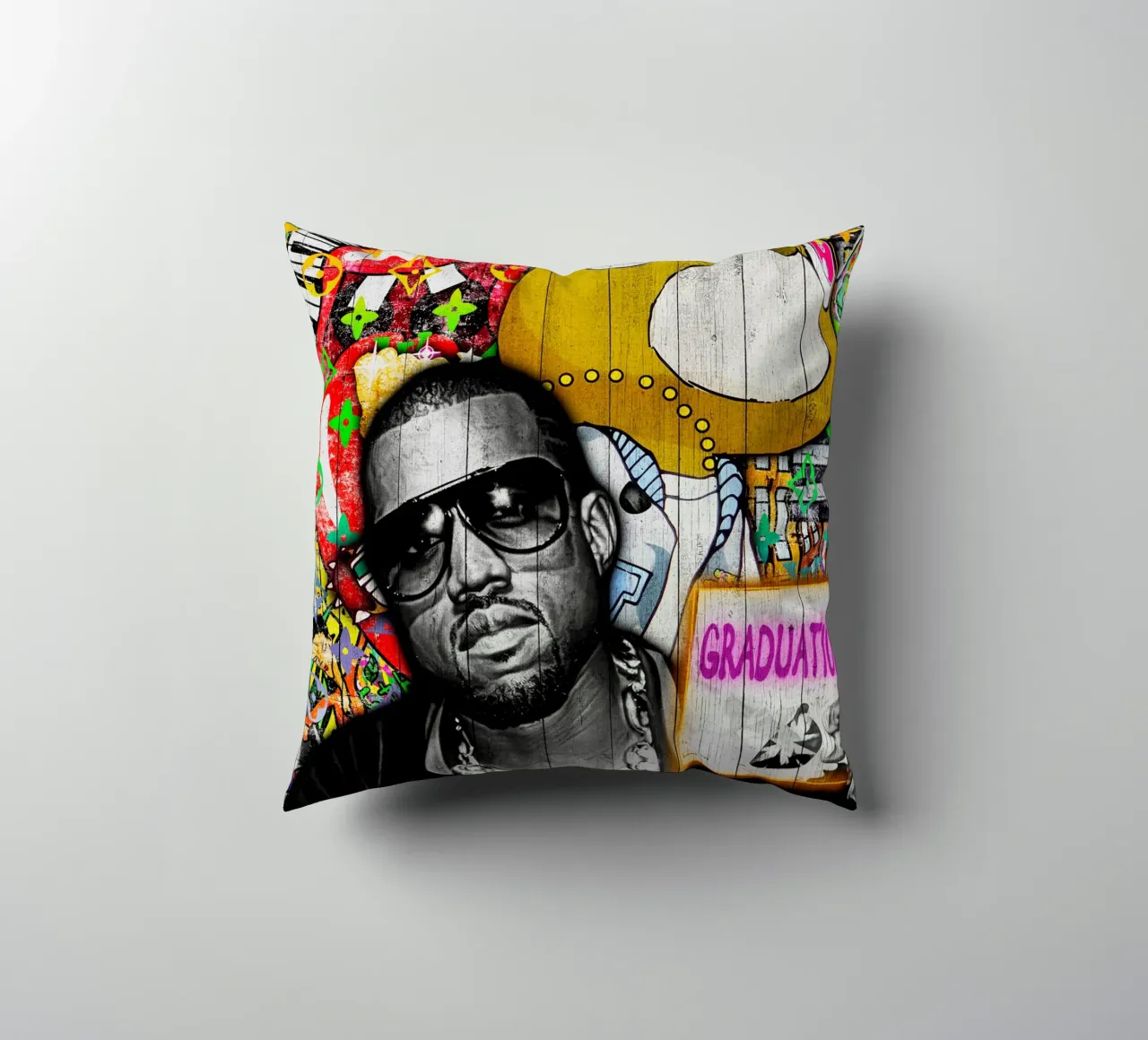 Pop Art kanye west Graduation cuscino da FreeArtStudio