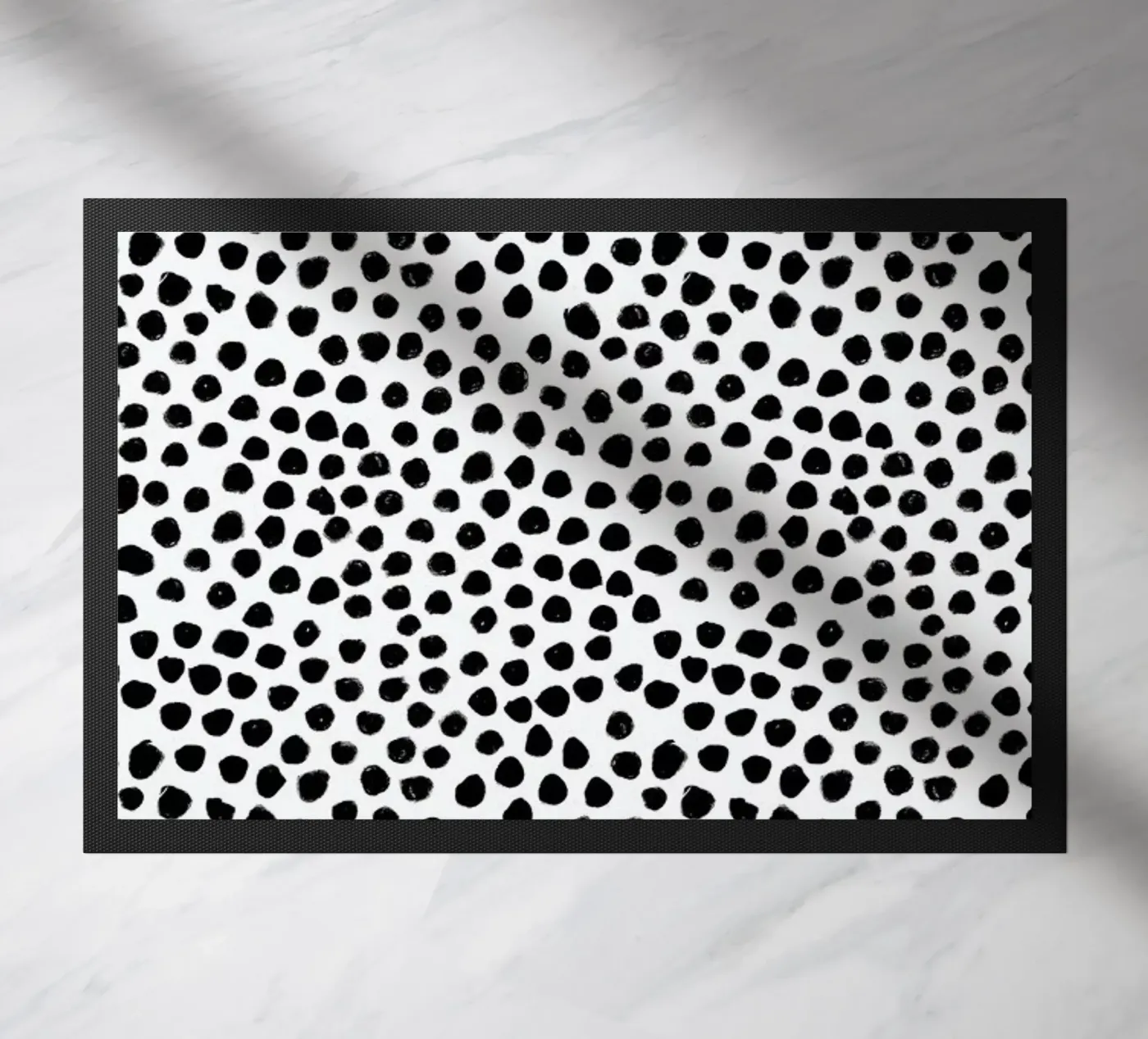 Small Dots Fußmatte von Niina Pechkovskaya