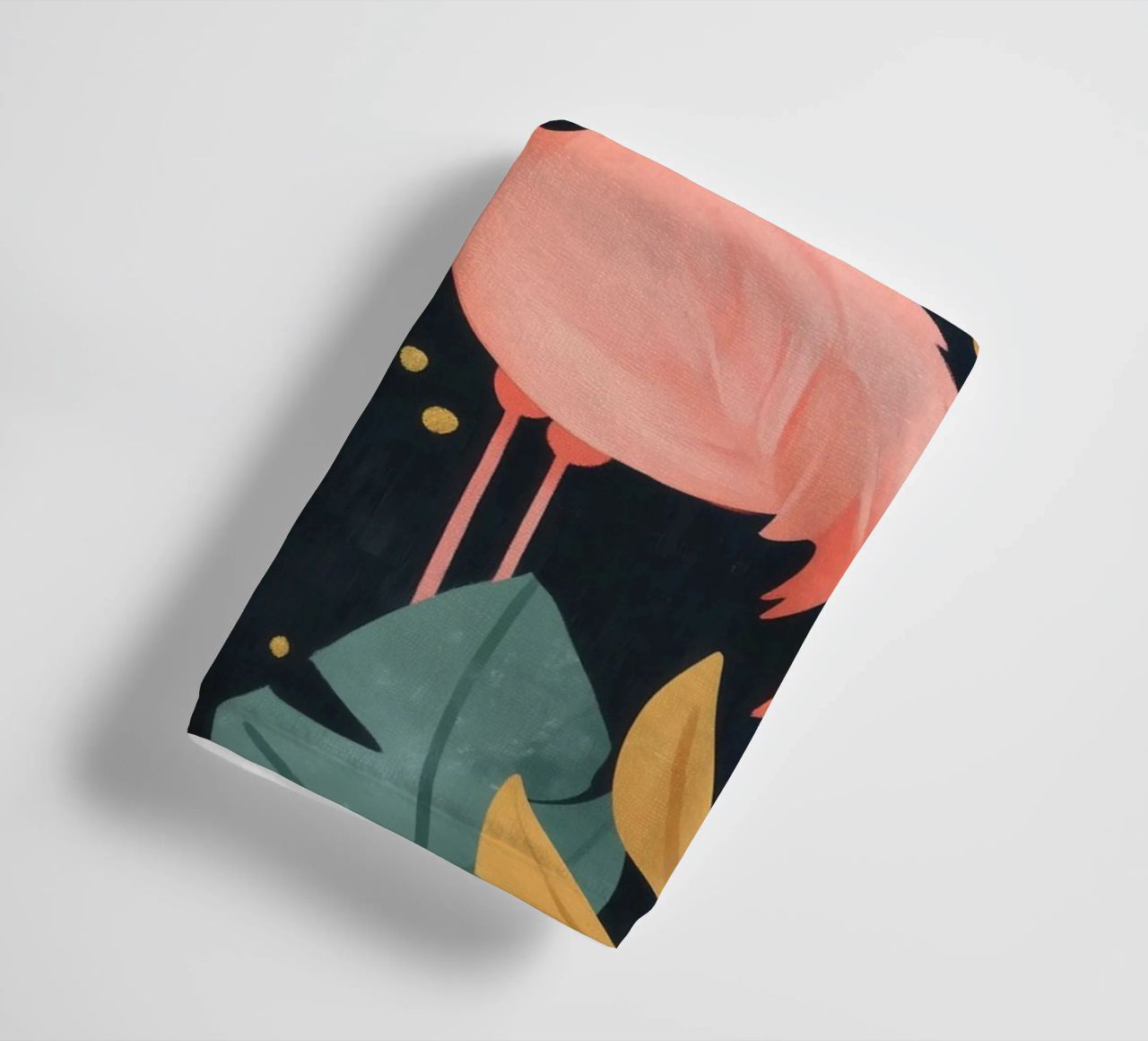Flamingos inmitten von tropischem Laub Handtuch von Melloi Art Print