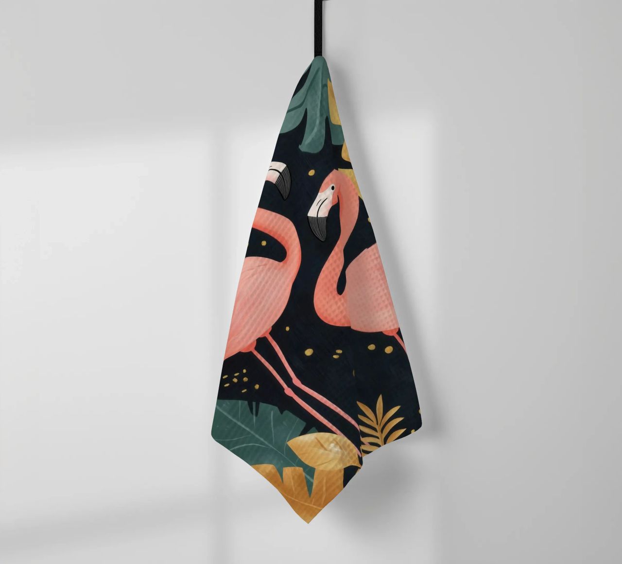 Flamingos inmitten von tropischem Laub Geschirrtuch von Melloi Art Print
