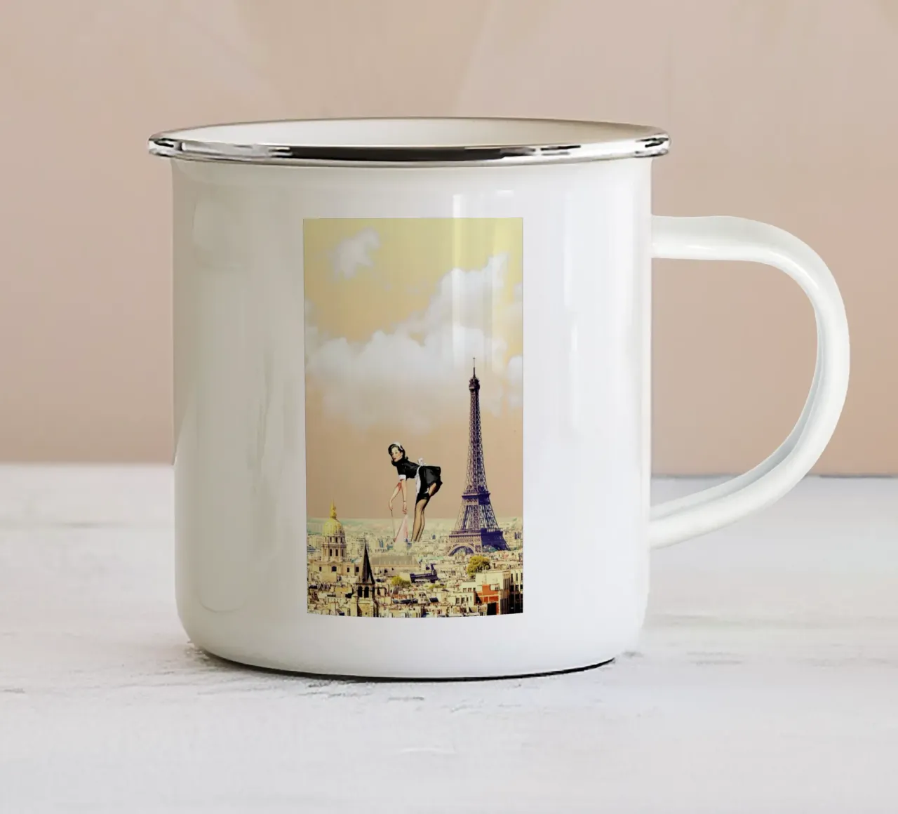 Paris Pinup tazza in smalto da Jason Brueck
