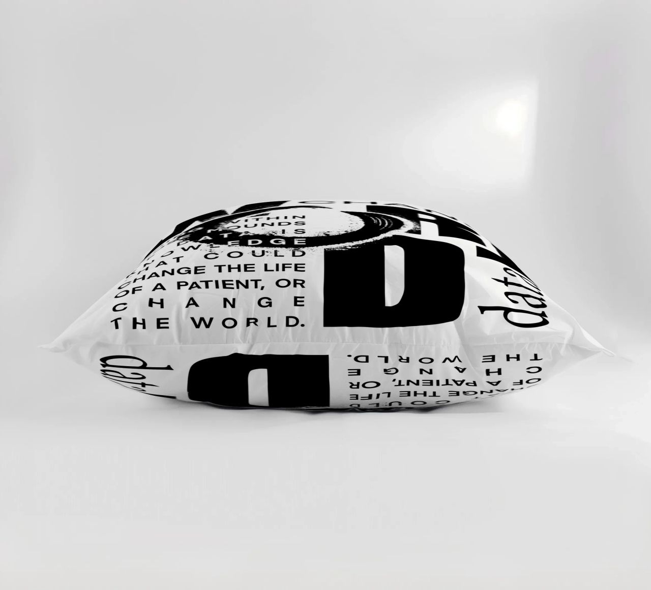 Data could change the world cuscino da LIMITED EDITION LETTERS