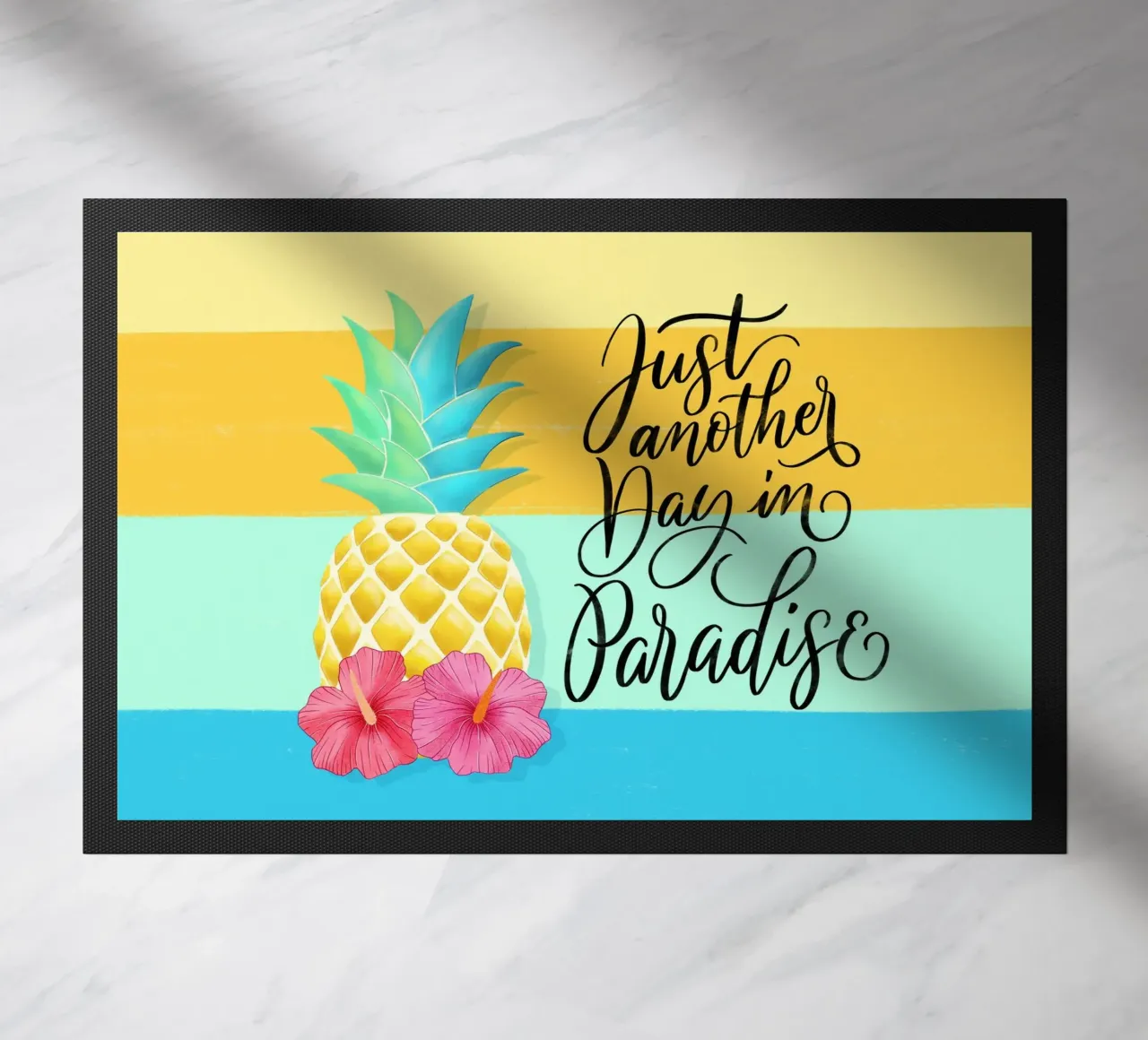 Un día más en el paraíso. Good Vibes Zitat. Lettering. felpudo de CalliLetters
