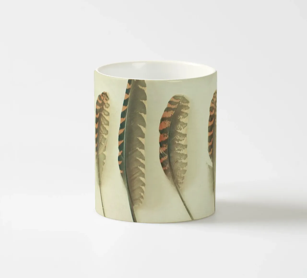 Piume #2 tazza in ceramica da Cassia Beck Photography