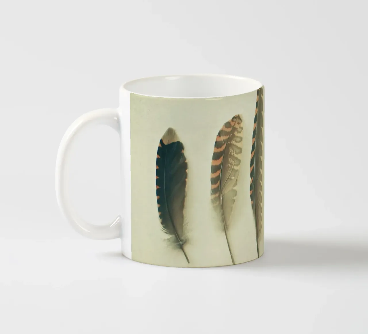 Piume #2 tazza in ceramica da Cassia Beck Photography