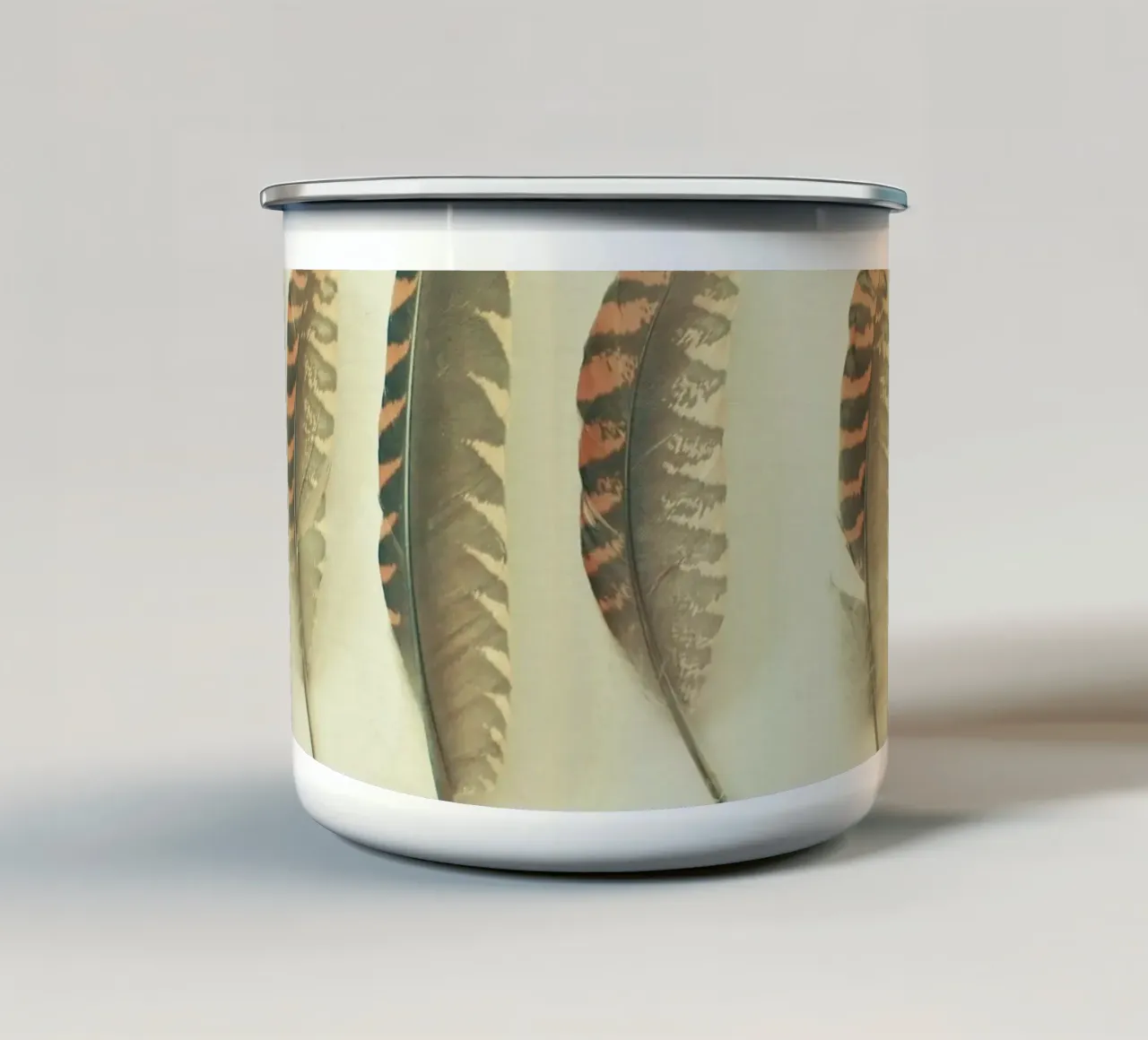 Piume #2 tazza in smalto da Cassia Beck Photography