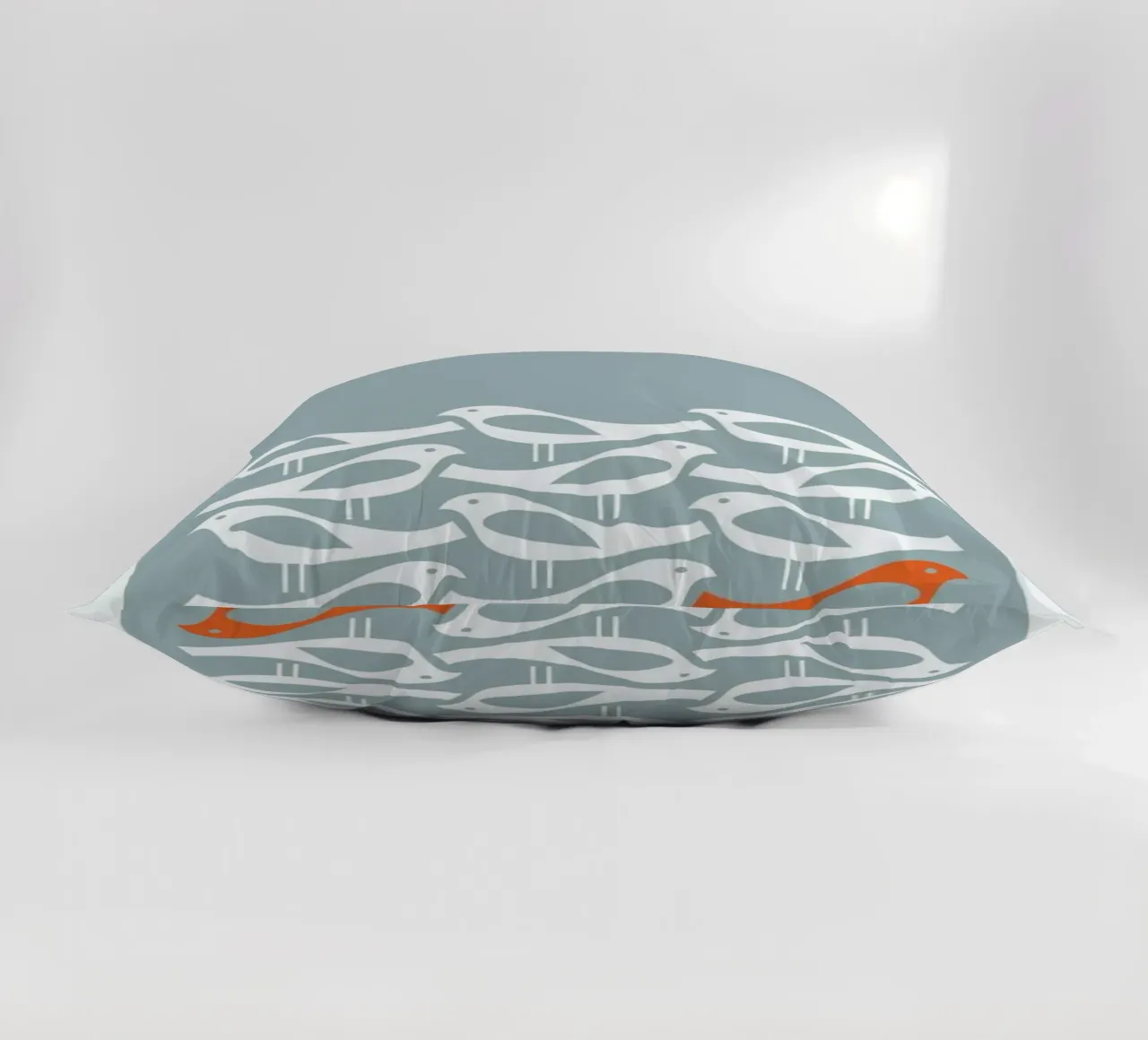 Birds Be Different cuscino da Visual Philosophy