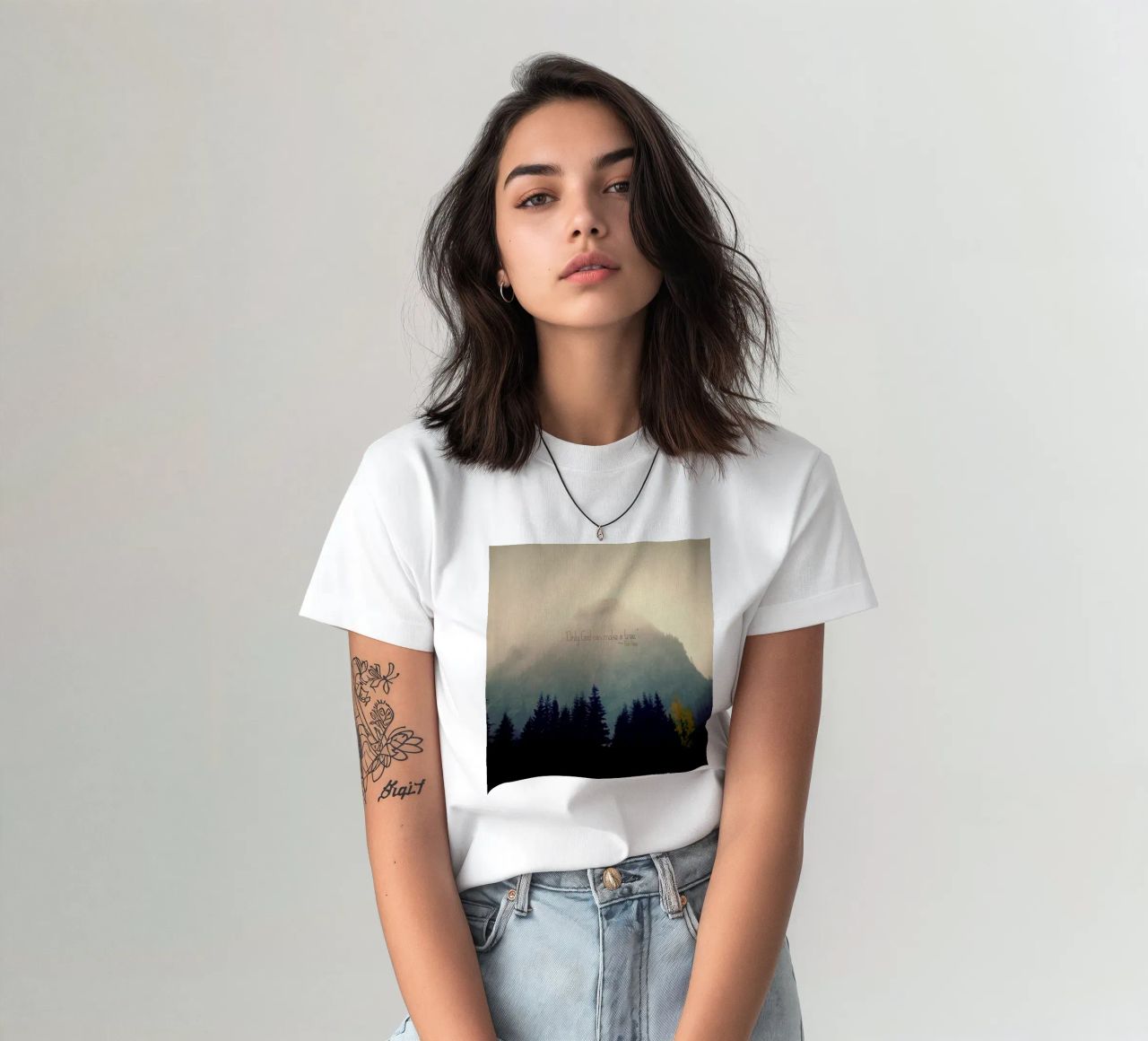 Only God Can Make A Tree t-shirt da Robin Delean