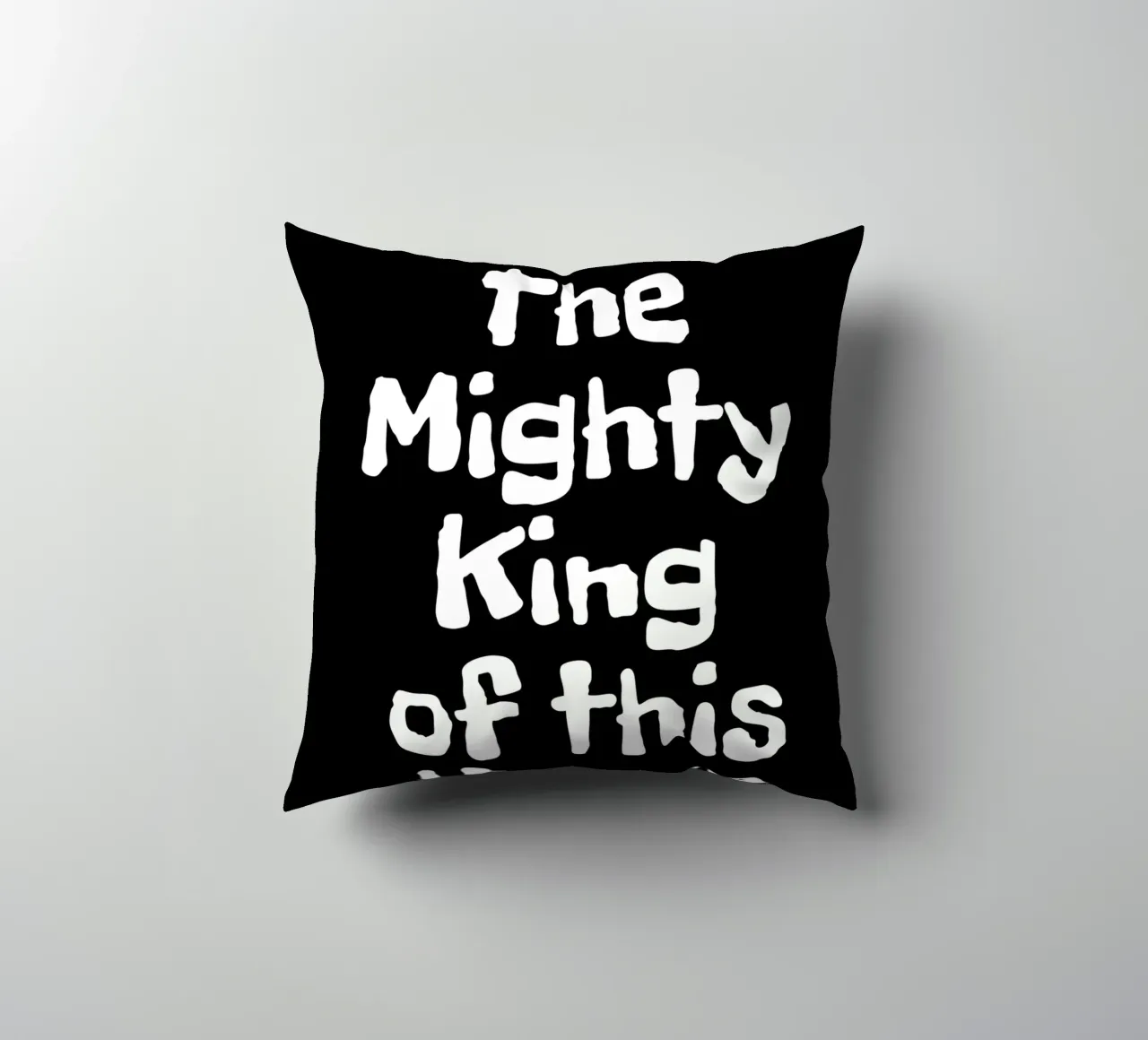 The mighty king of this house cuscino da happieeagle