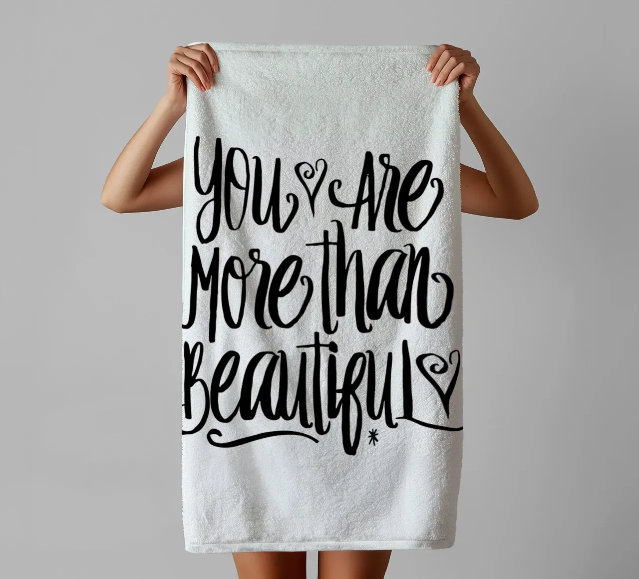 You Are More Than Beautiful asciugamano da bagno da Honeymoon Hotel