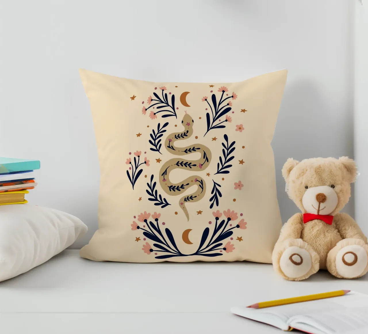 Serpente e fiori - beige e indaco cuscino da Wackapacka