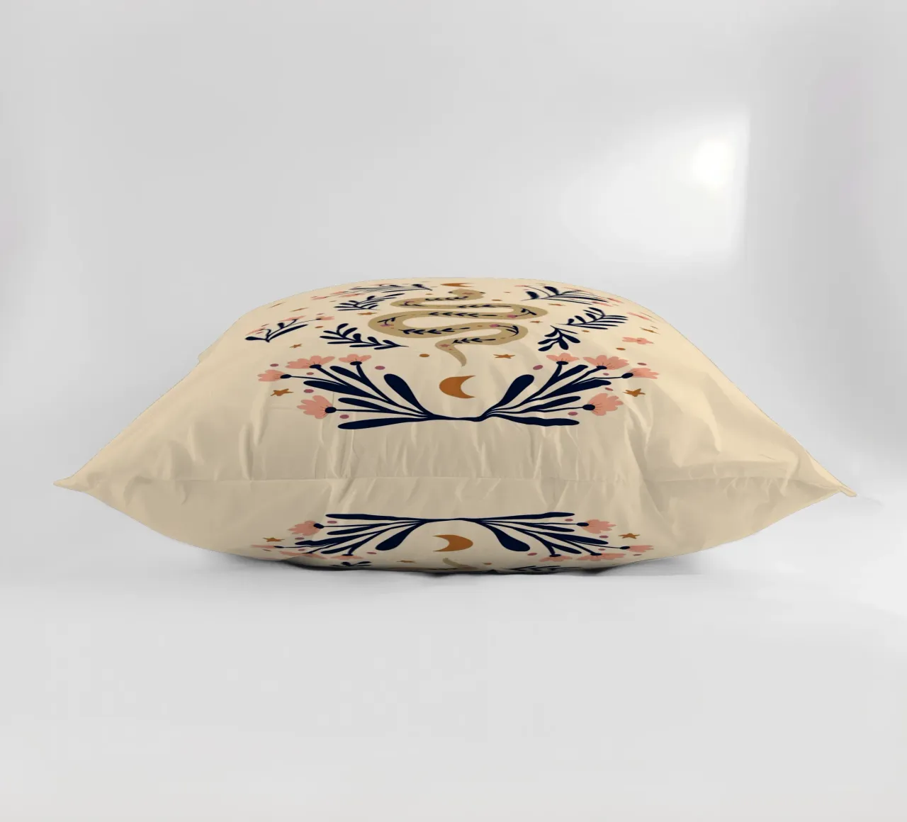Serpente e fiori - beige e indaco cuscino da Wackapacka