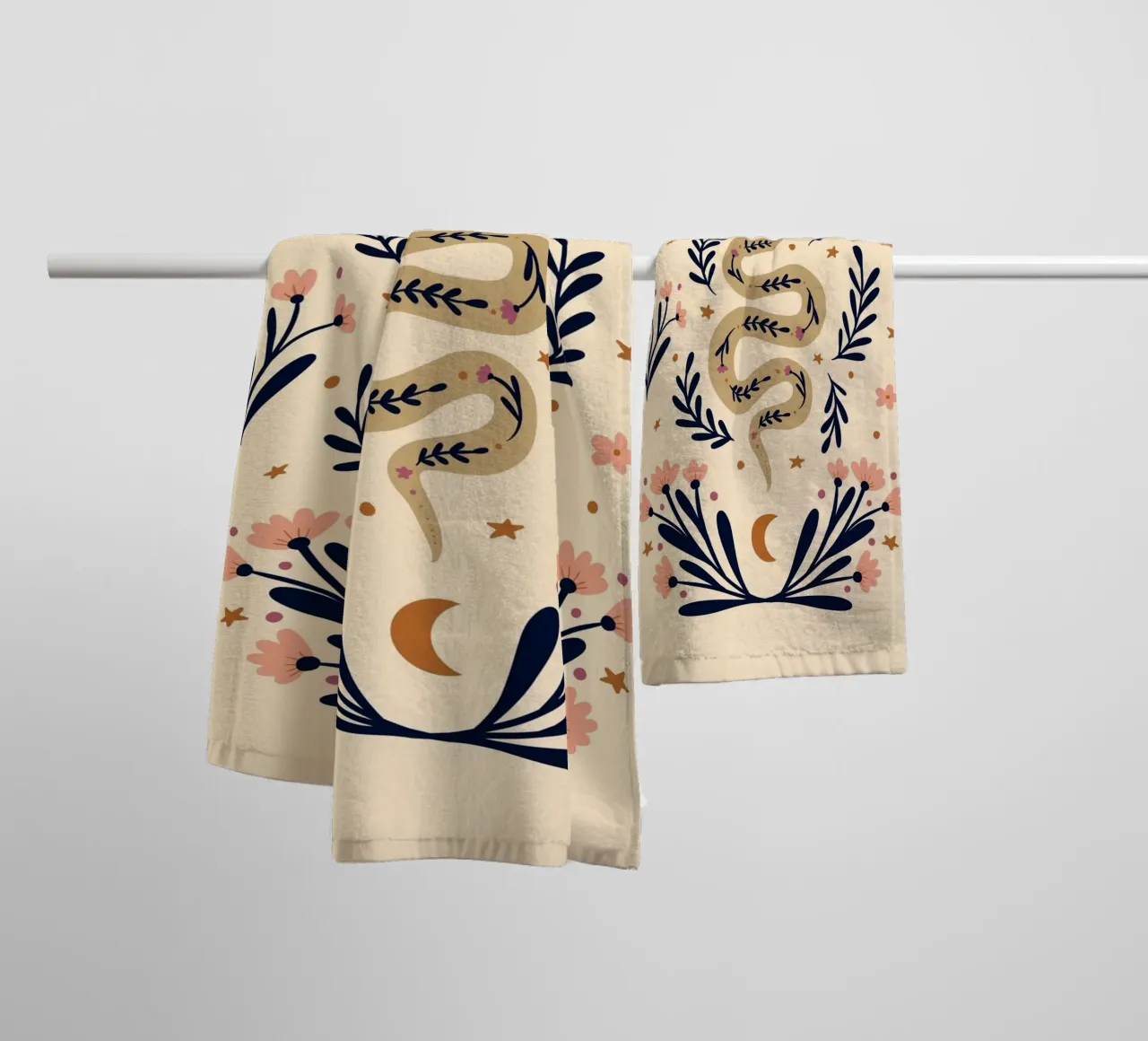 Serpente e fiori - beige e indaco asciugamano da bagno da Wackapacka
