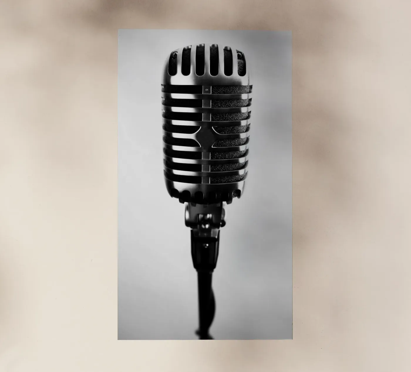 Klassieke microfoon backlit folie van anderm
