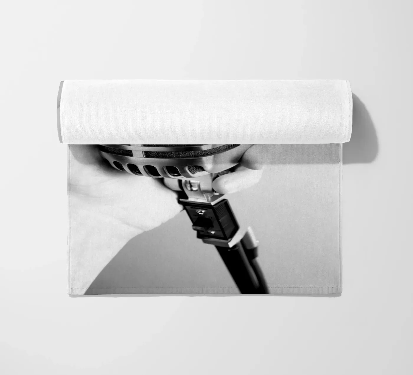 Klassisches Mikrofon Strandtuch von anderm