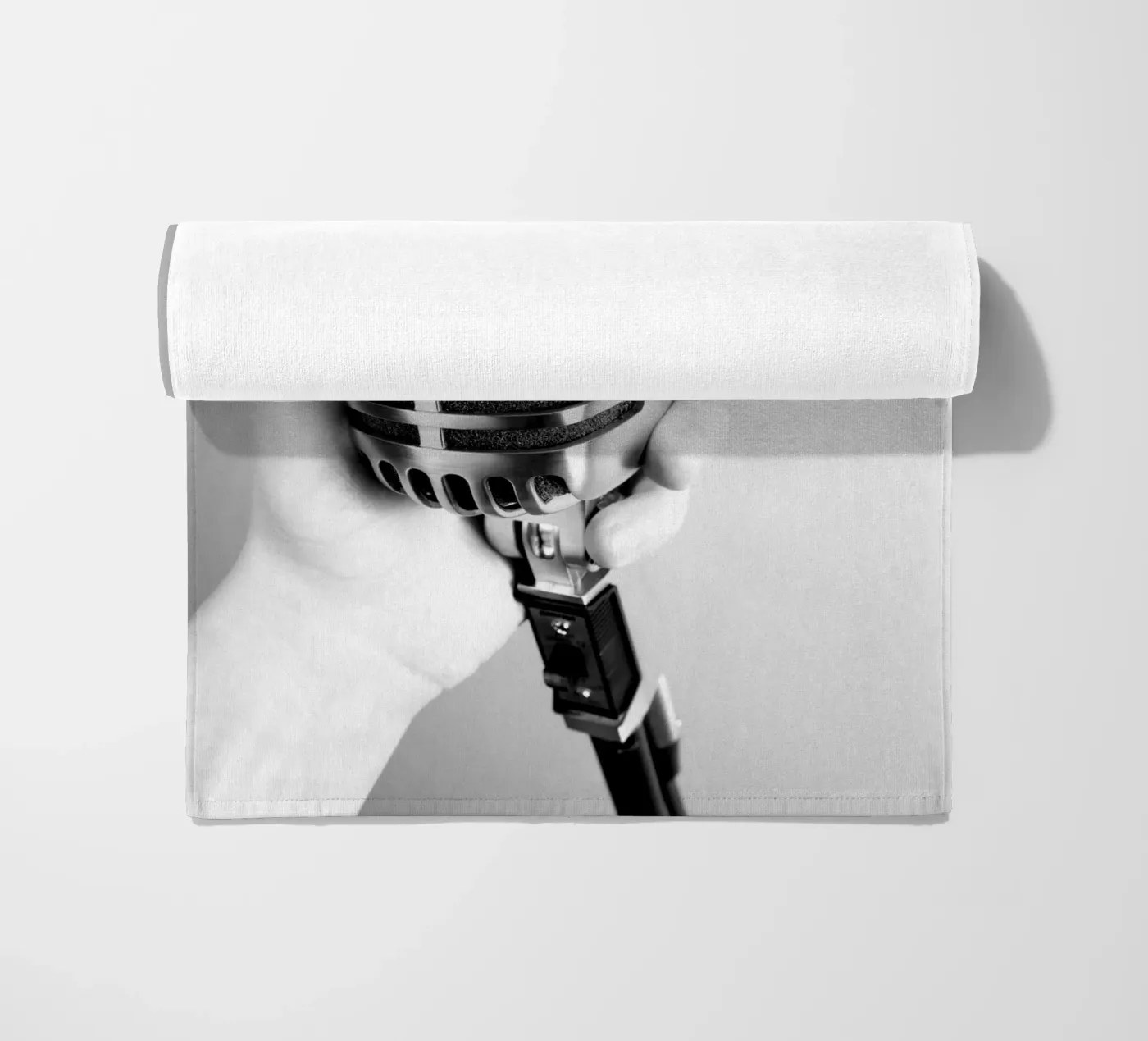 Klassisches Mikrofon Strandtuch von anderm