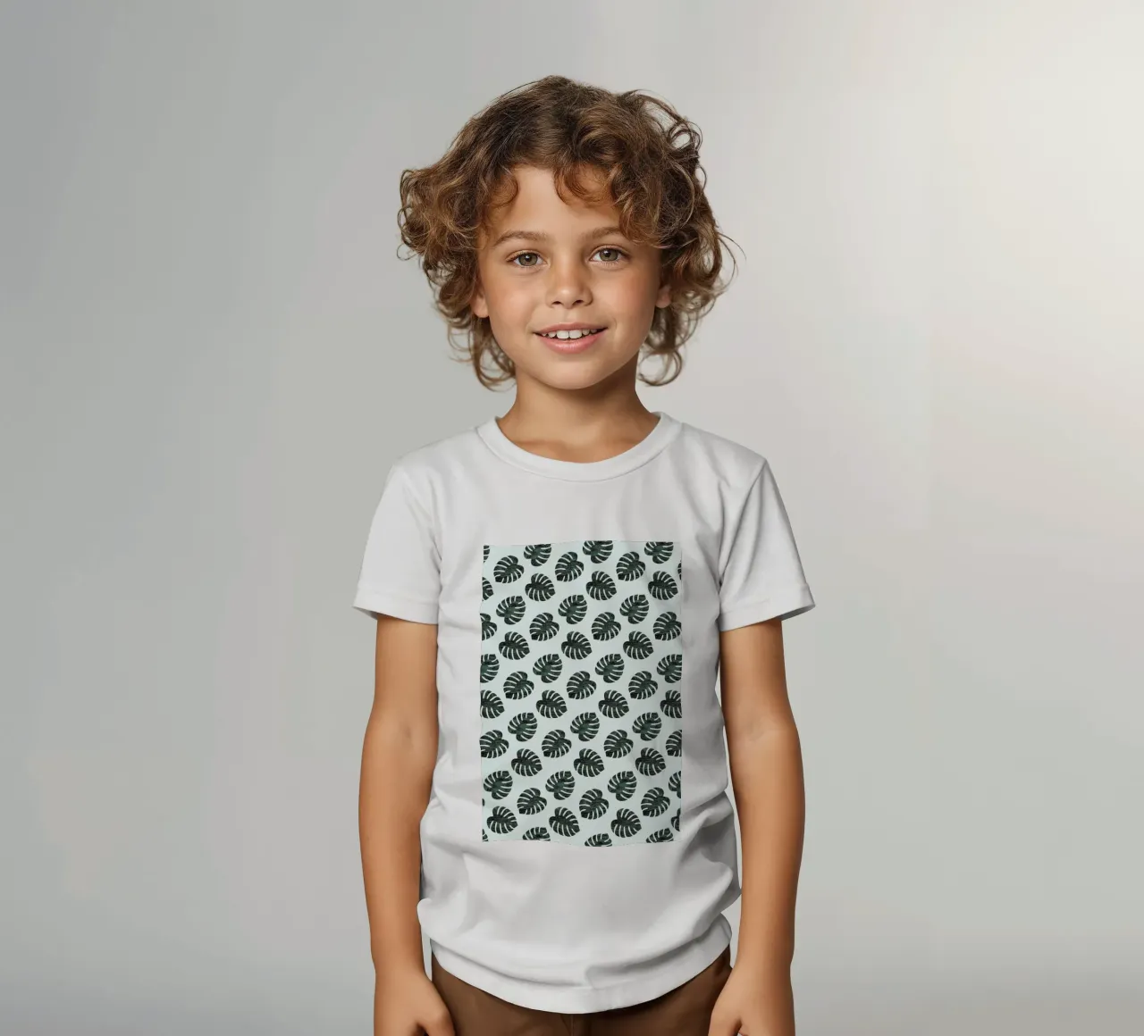 Monstera Pattern Kinder T-Shirt von Karin Bijlsma
