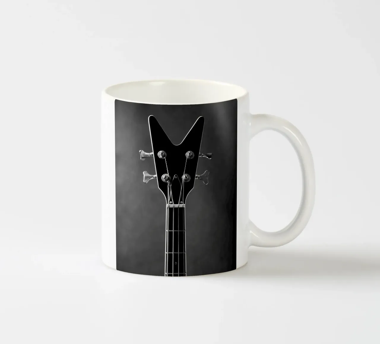 Collo di un basso nero tazza in ceramica da anderm