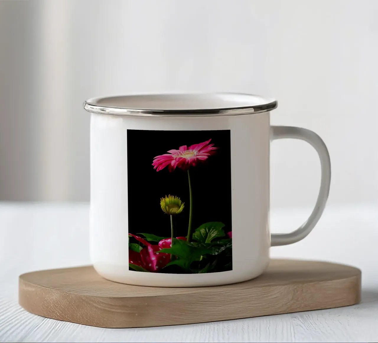 Gerbera viola tazza in smalto da anderm