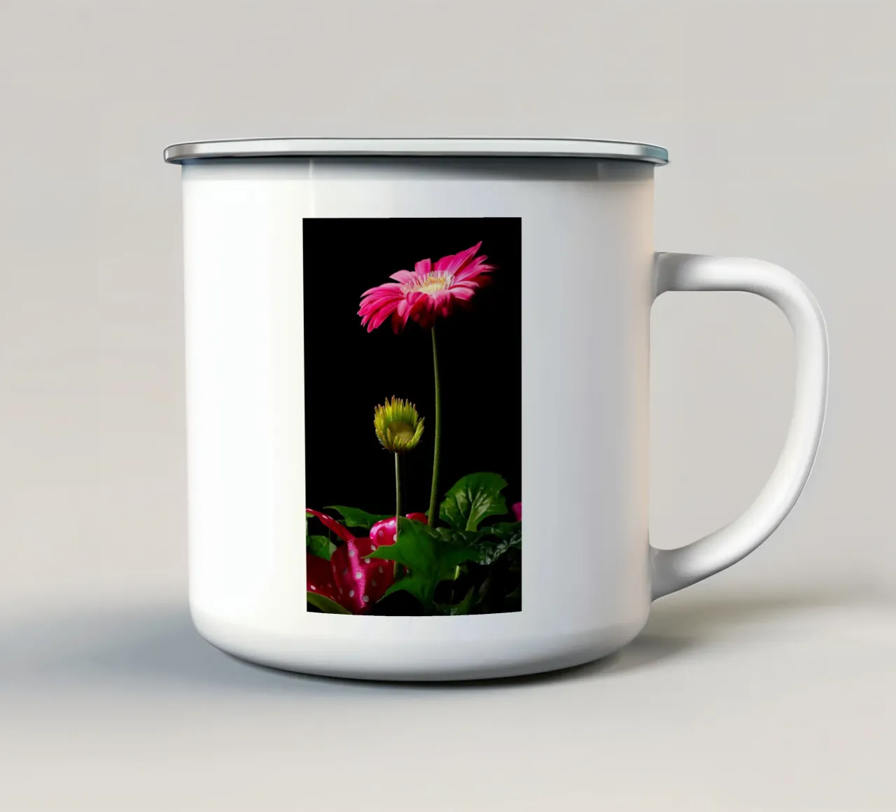 Gerbera viola tazza in smalto da anderm
