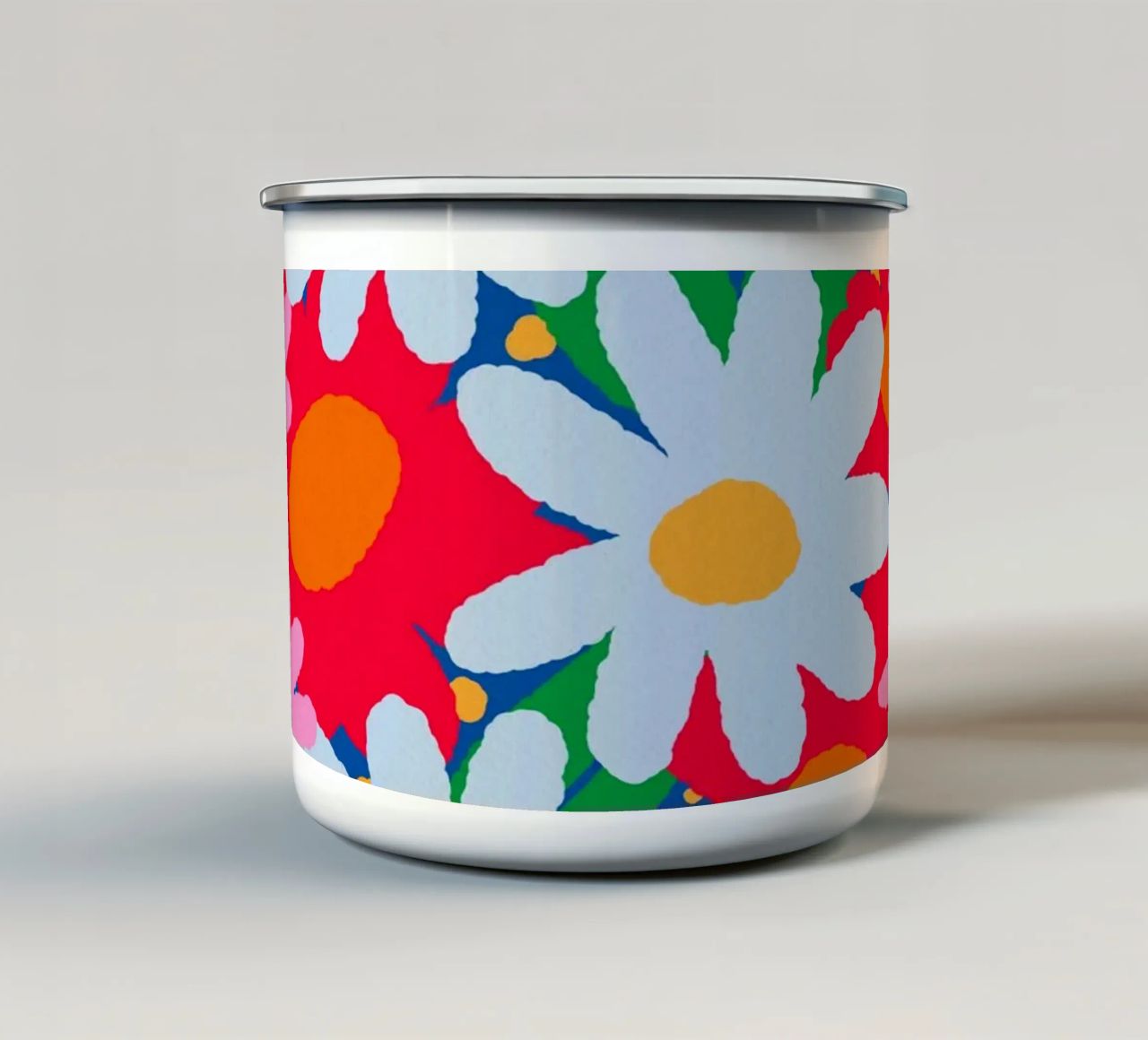 Fiori colorati e audaci tazza in smalto da Wackapacka